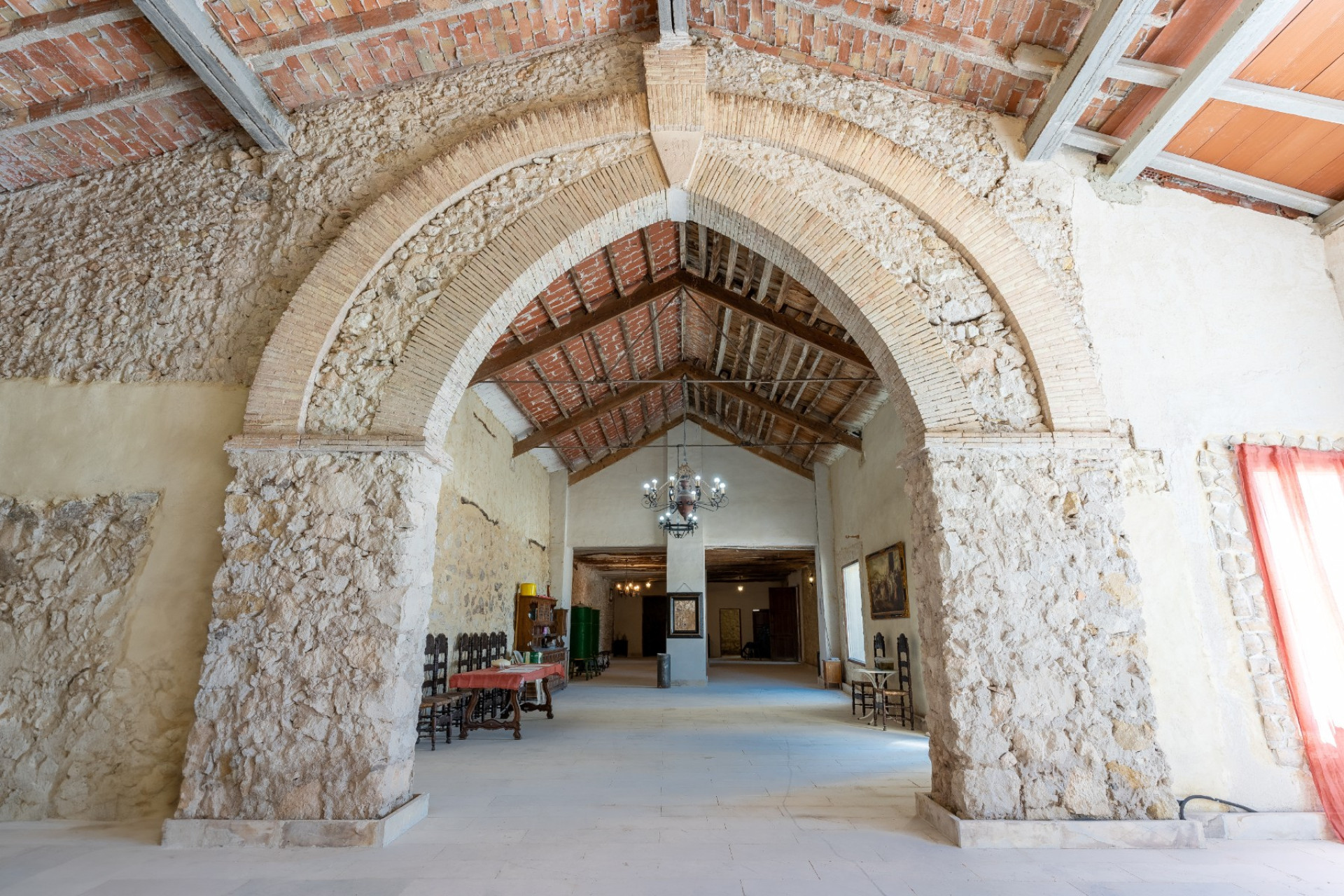 Resale - Others -
Castalla