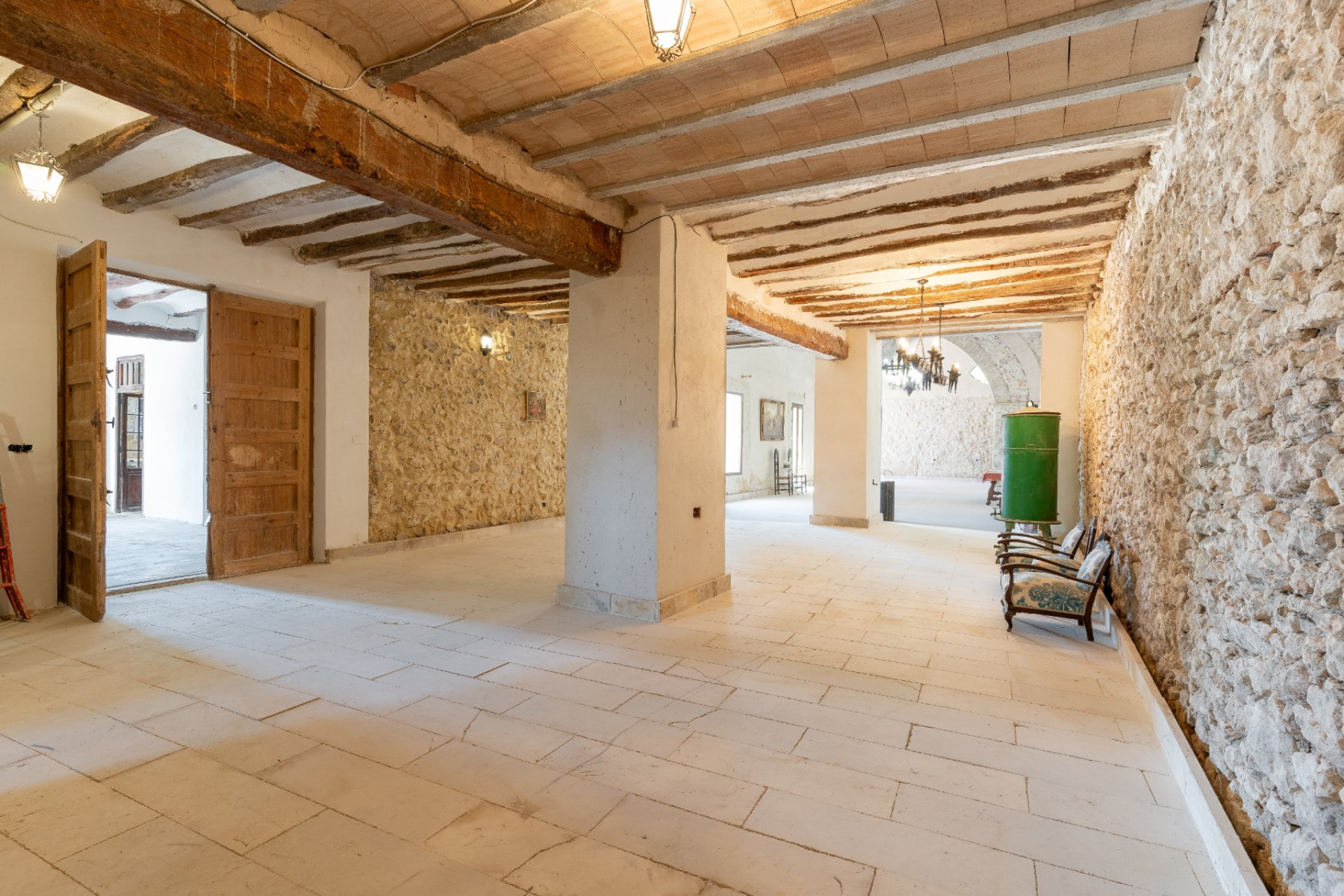 Resale - Others -
Castalla