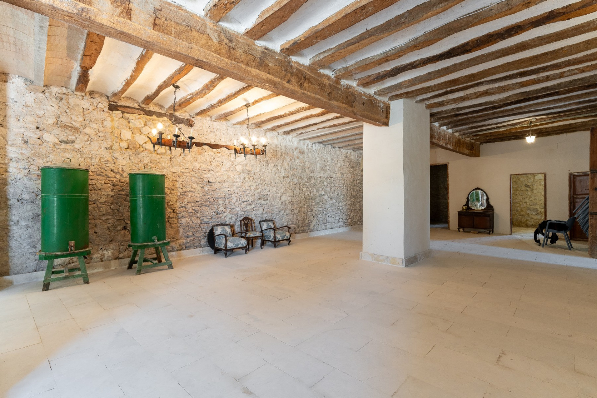 Resale - Others -
Castalla