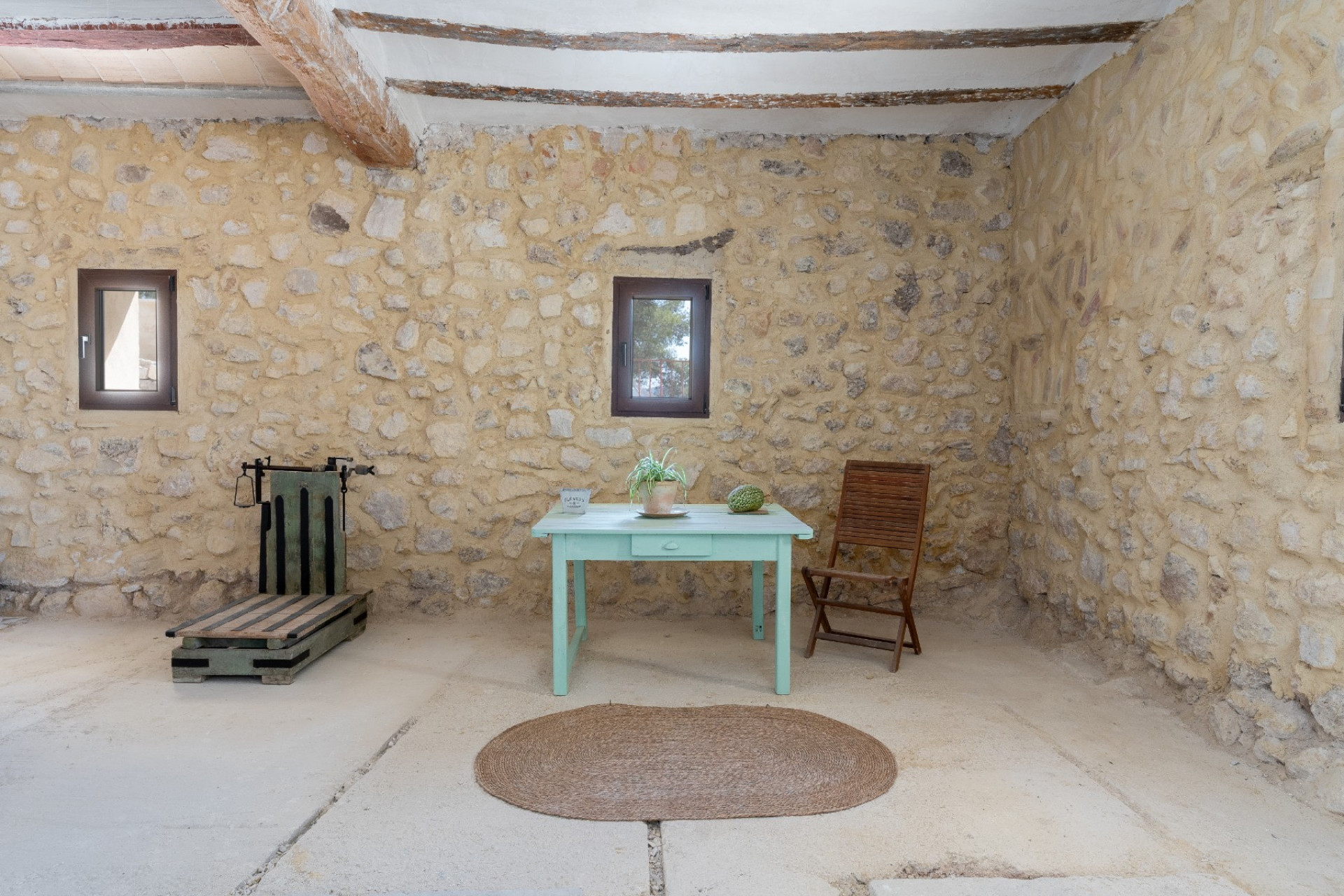 Resale - Others -
Castalla