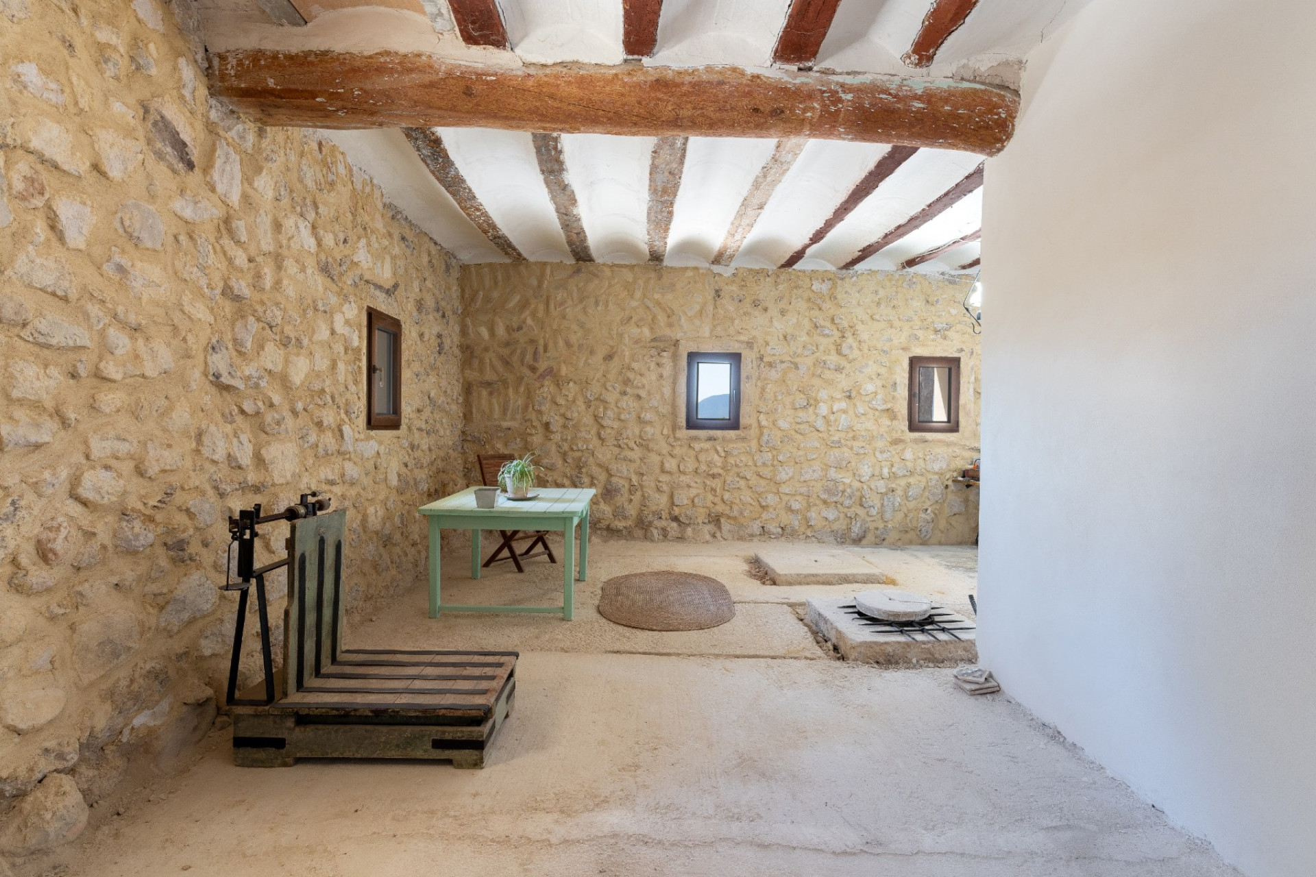 Resale - Others -
Castalla