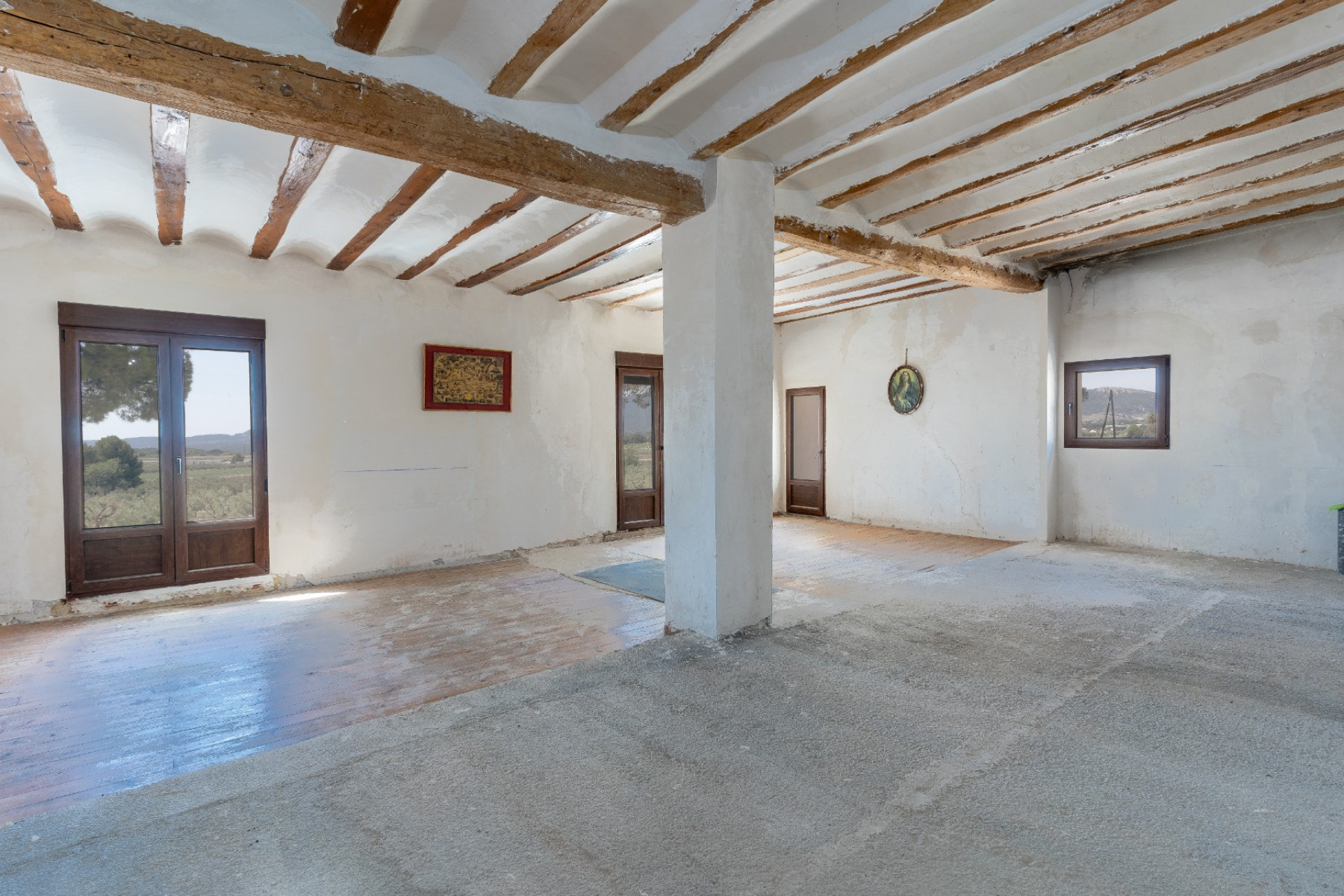 Resale - Others -
Castalla