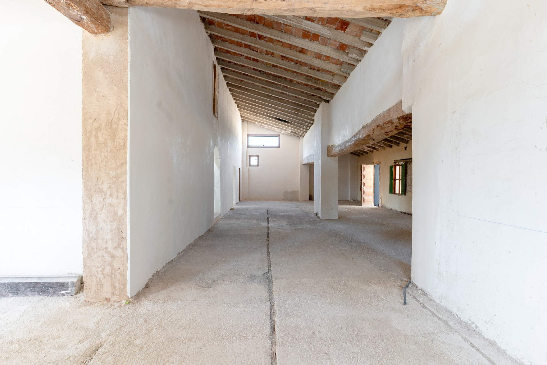 Resale - Others -
Castalla