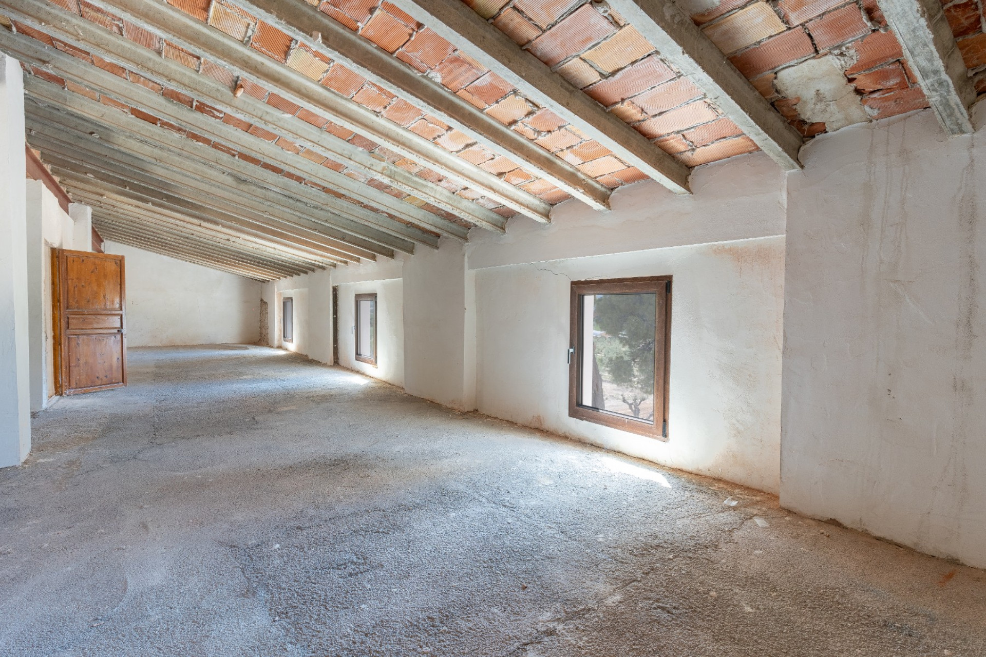 Resale - Others -
Castalla