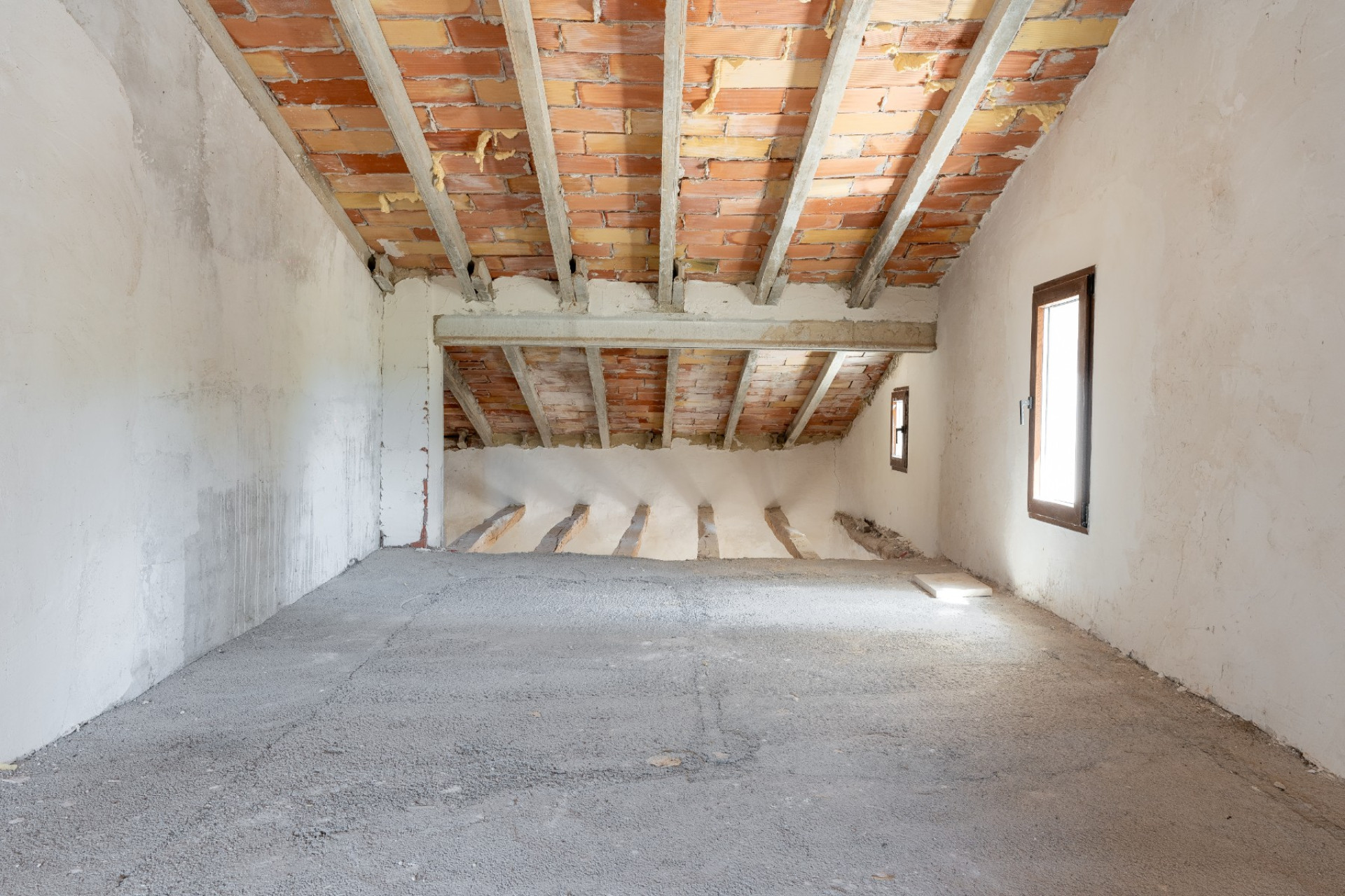 Resale - Others -
Castalla