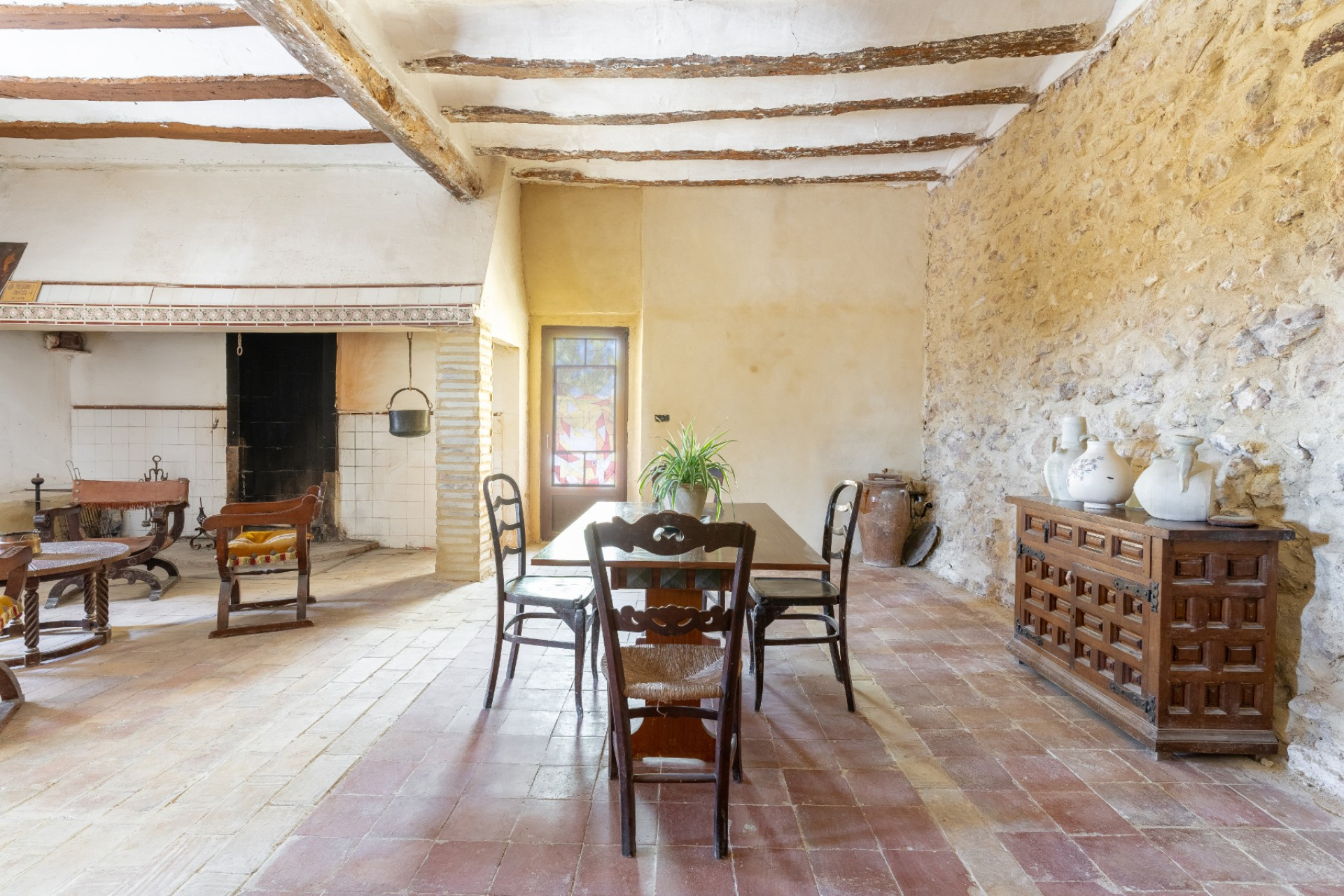 Resale - Others -
Castalla