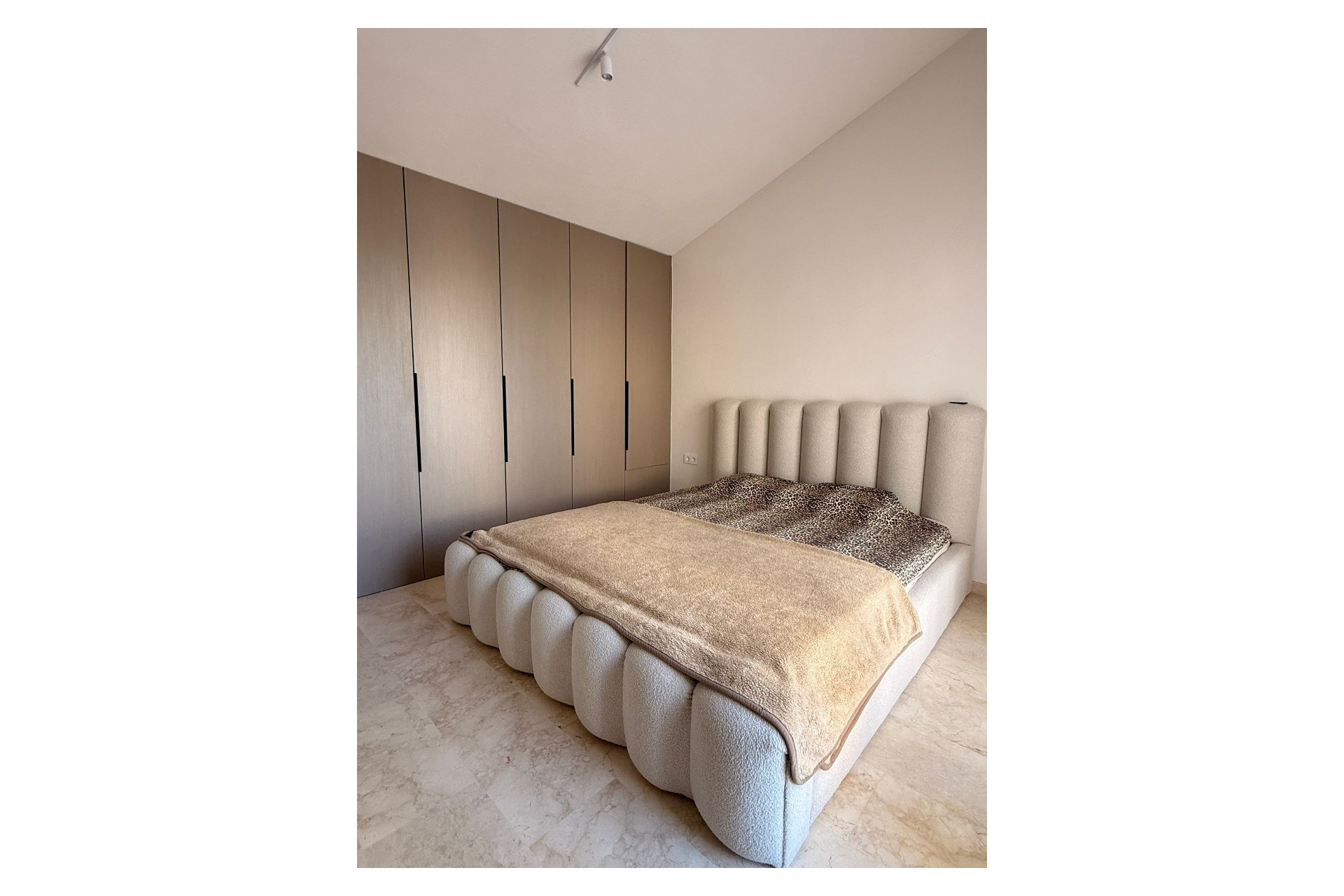 Resale - Penthouse -
Las Ramblas Golf - Inland