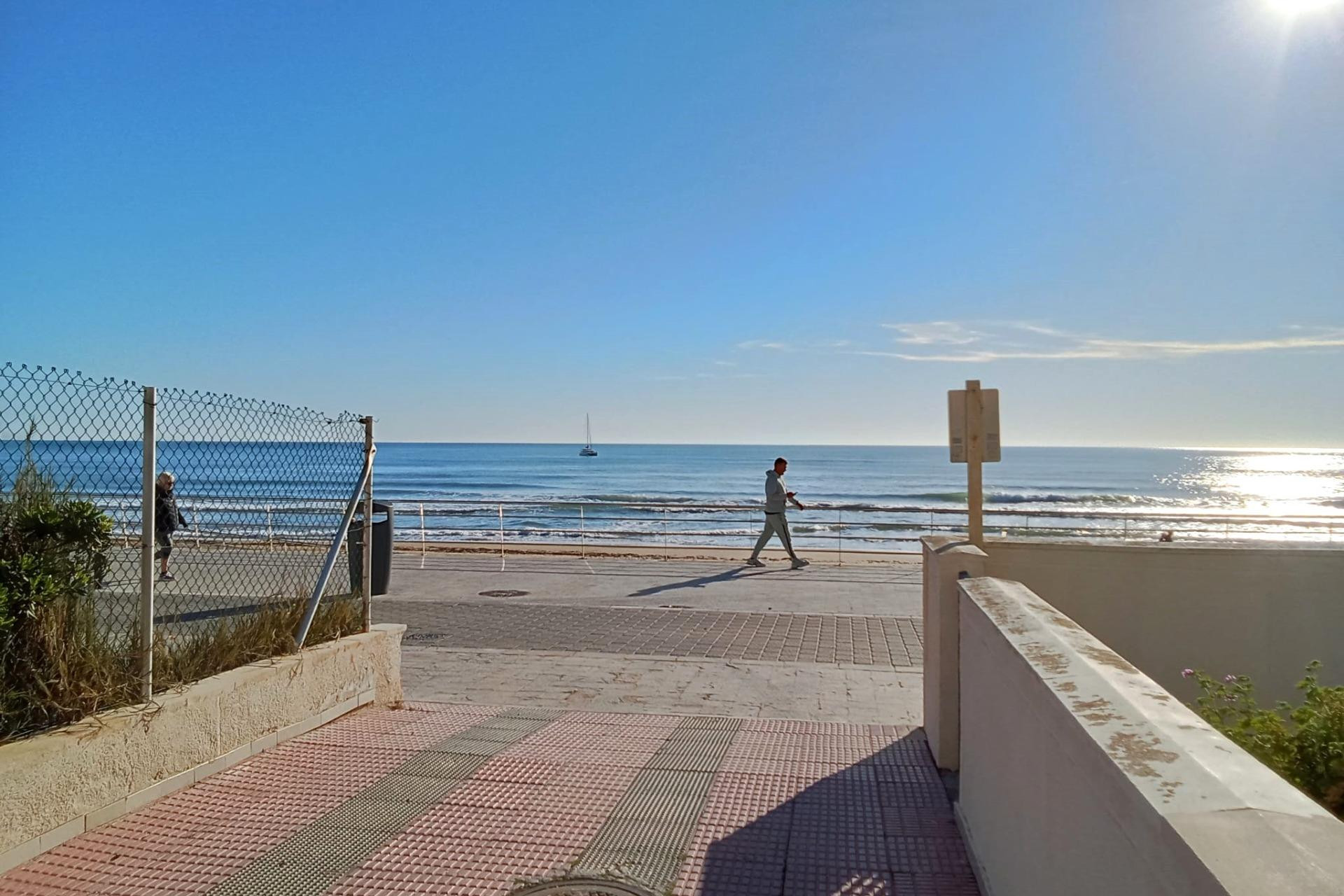 Resale - Penthouse -
Torrevieja - Playa De La Mata