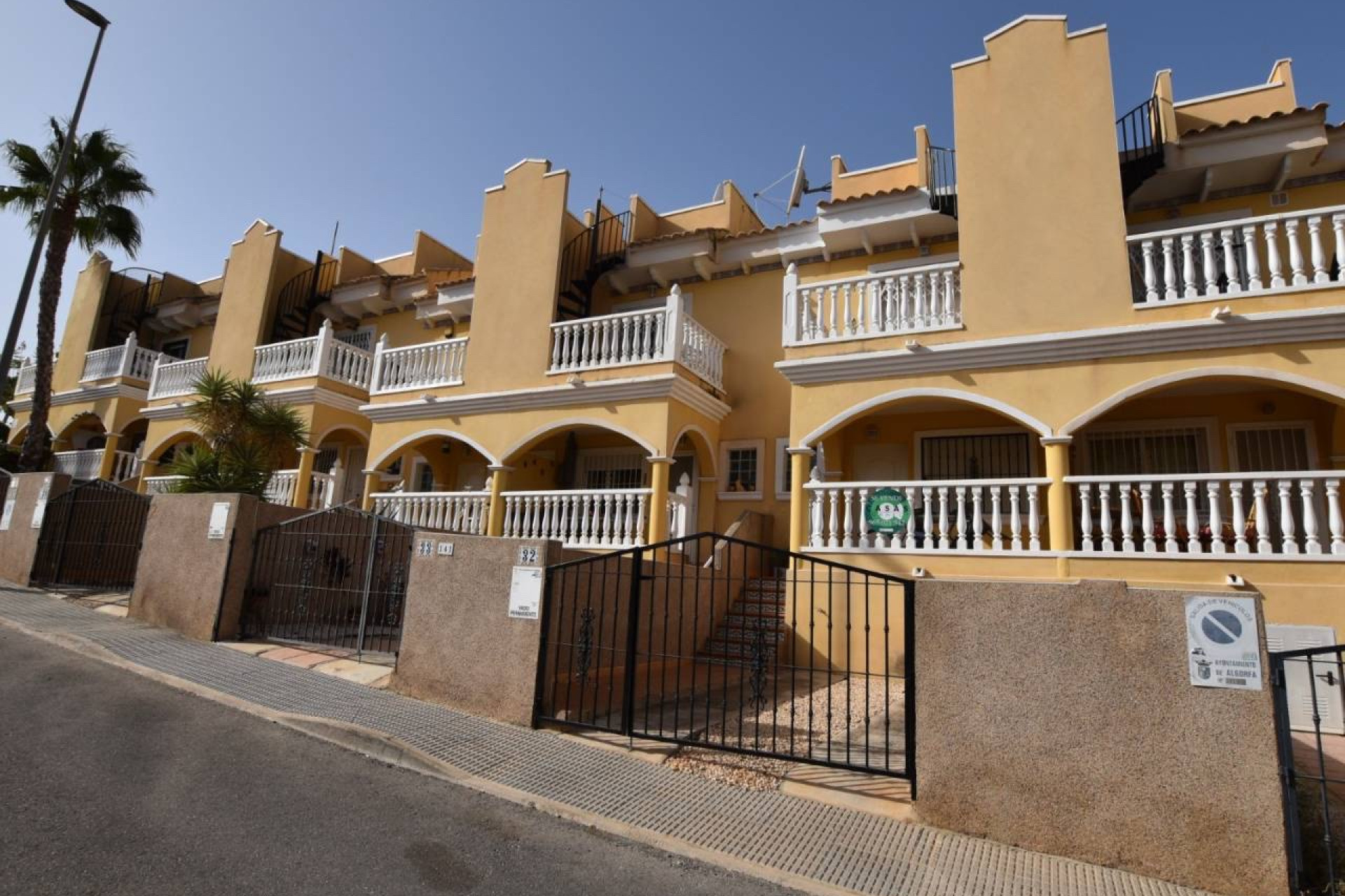 Resale - Townhouse -
Algorfa