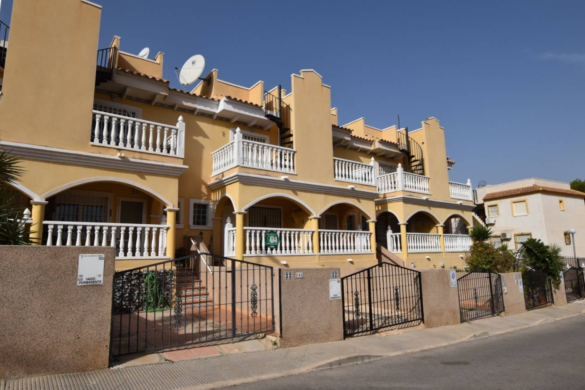 Resale - Townhouse -
Algorfa