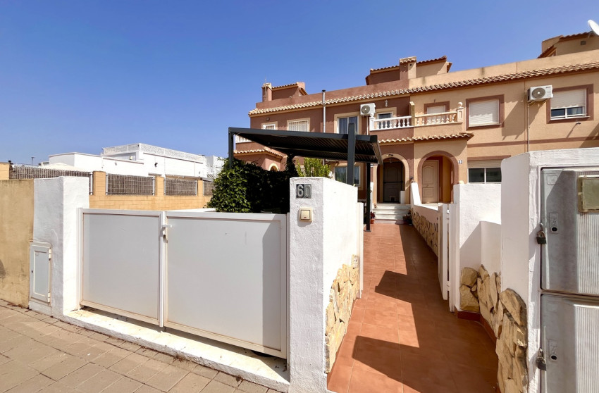 Resale - Townhouse -
Avileses