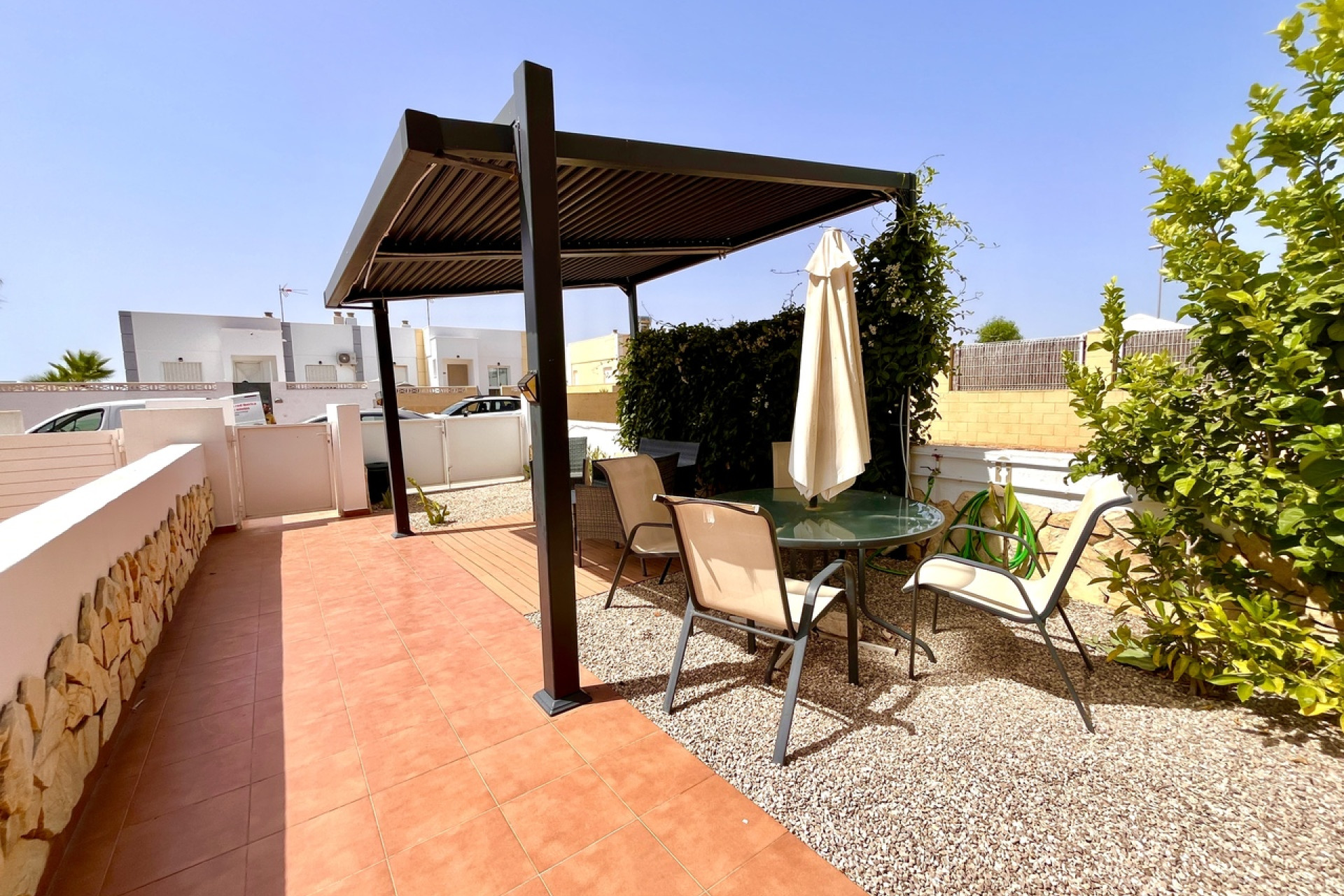 Resale - Townhouse -
Avileses