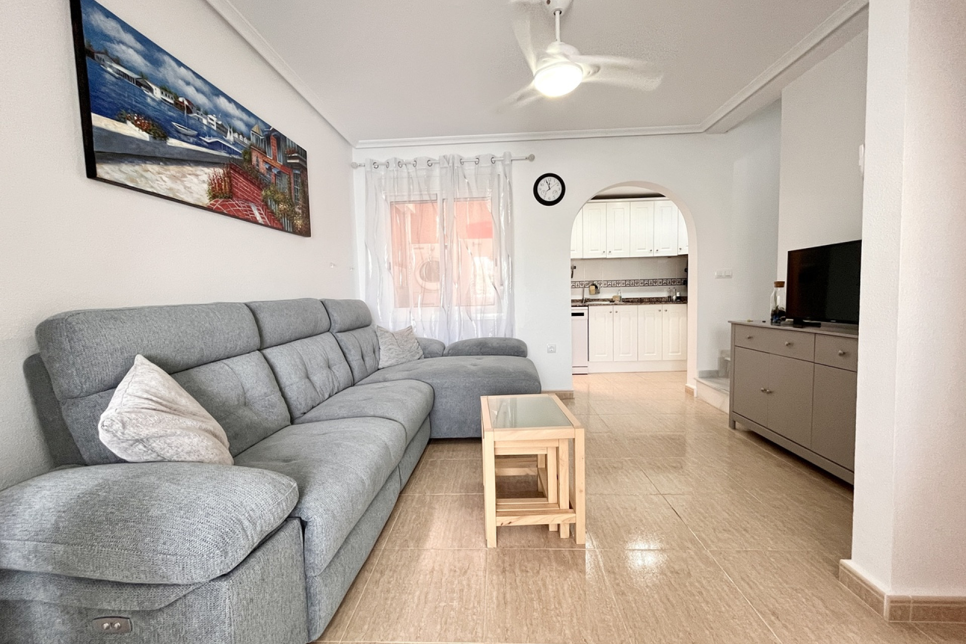 Resale - Townhouse -
Avileses