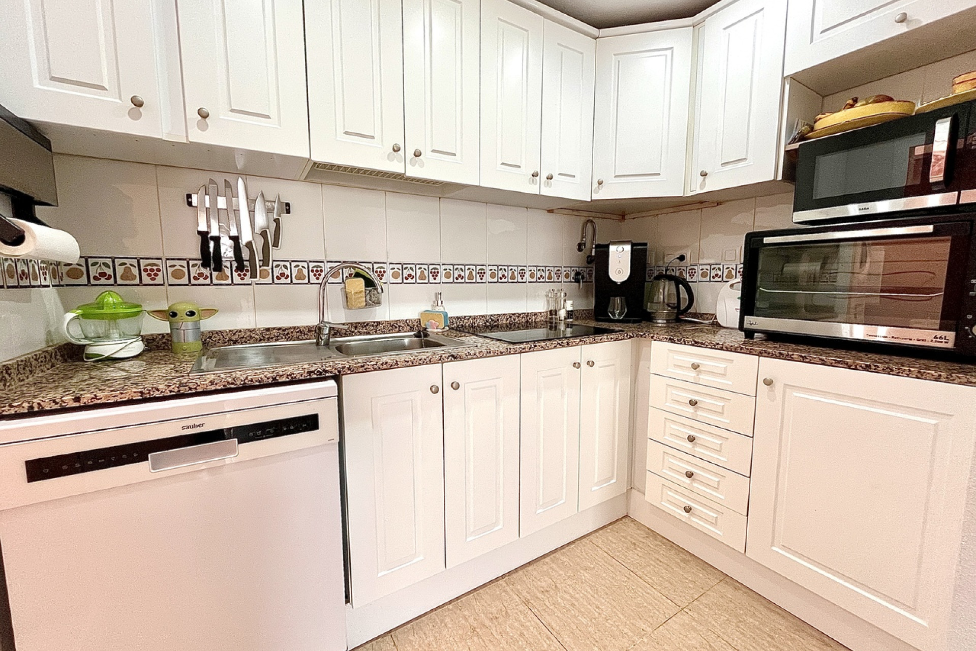 Resale - Townhouse -
Avileses