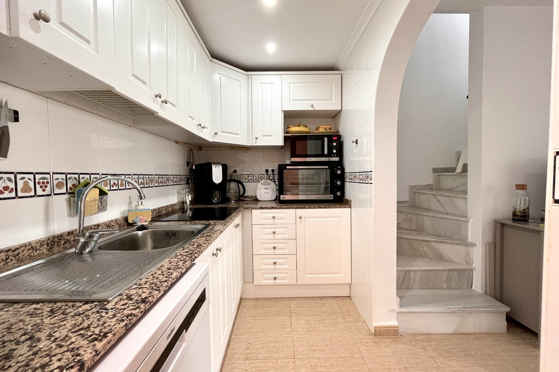 Resale - Townhouse -
Avileses