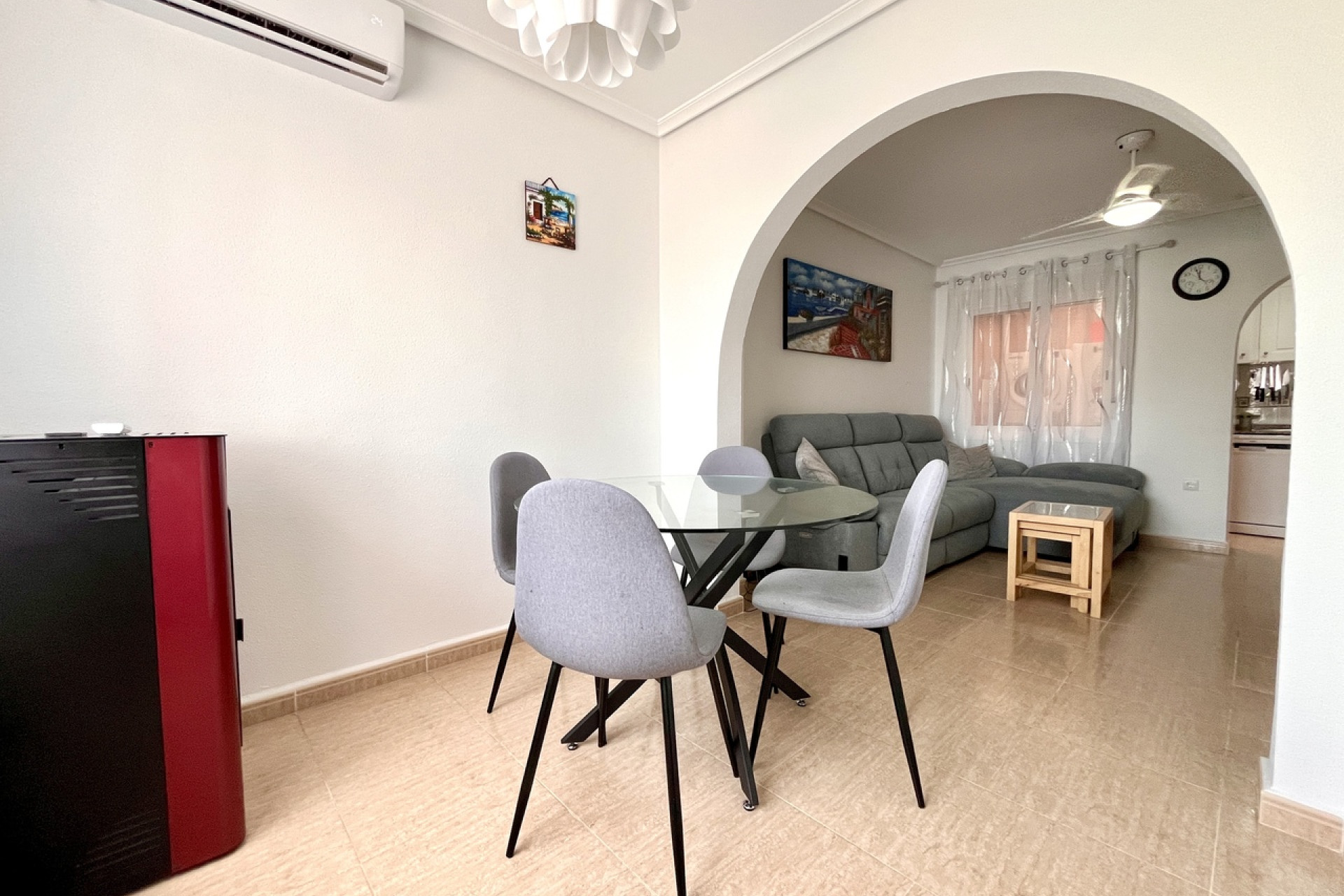 Resale - Townhouse -
Avileses