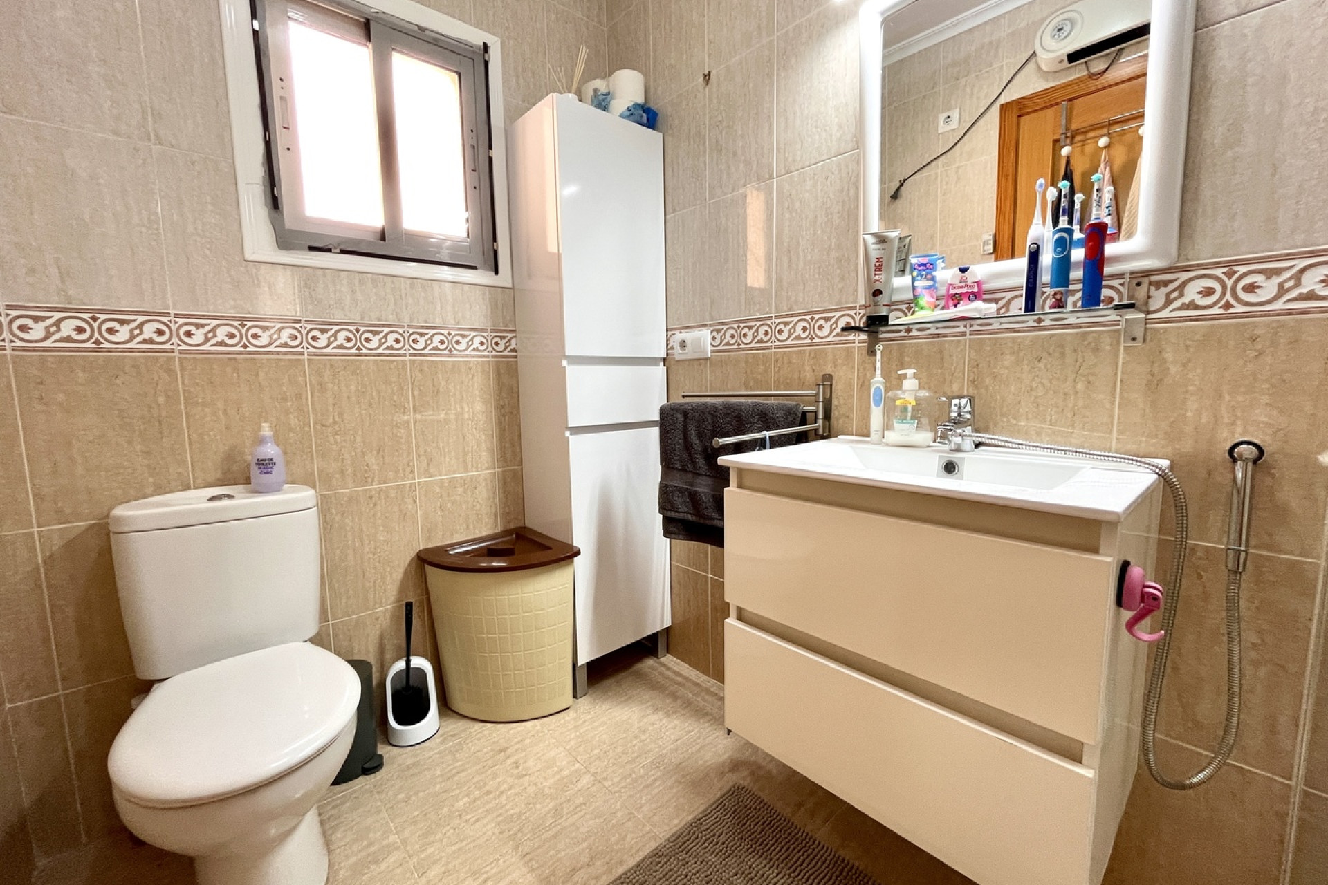 Resale - Townhouse -
Avileses