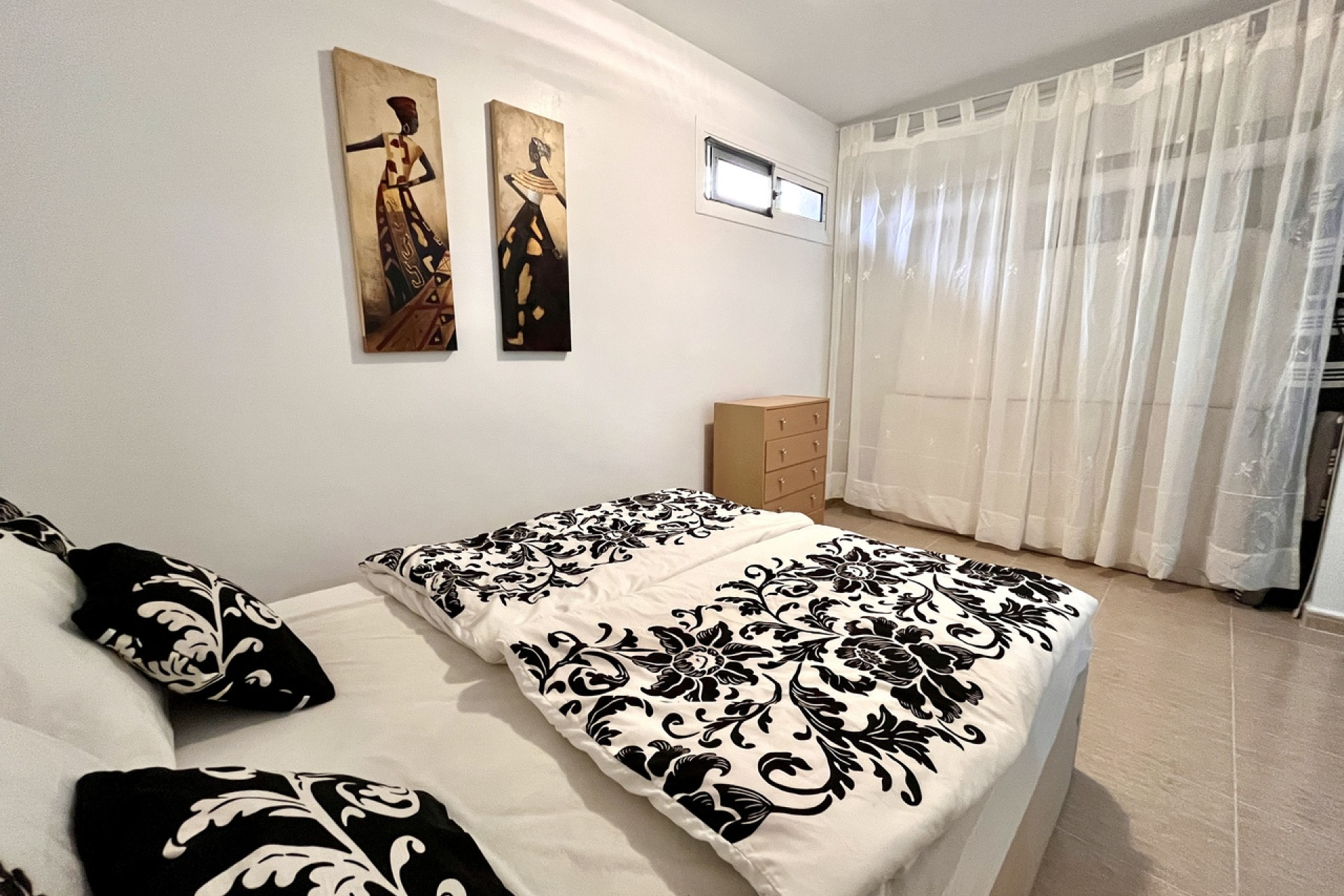 Resale - Townhouse -
Avileses