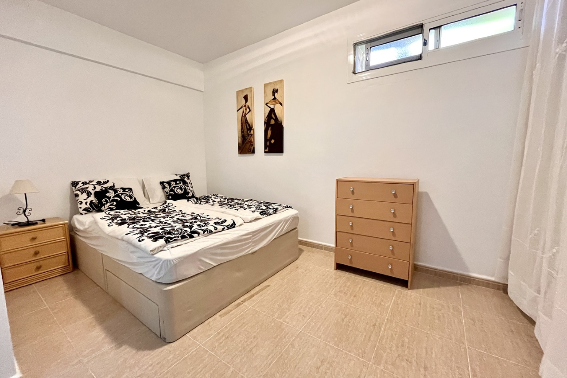 Resale - Townhouse -
Avileses