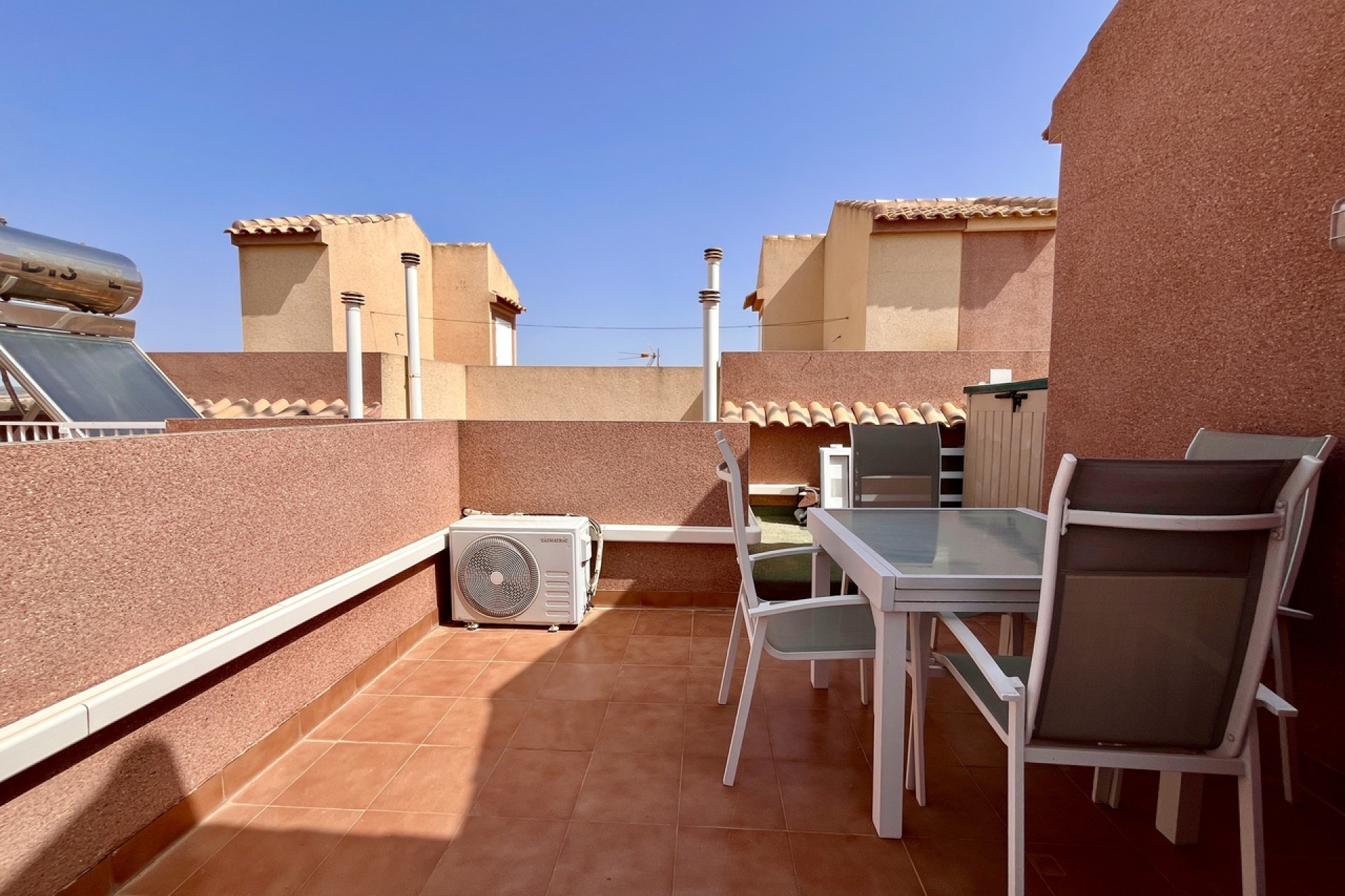 Resale - Townhouse -
Avileses