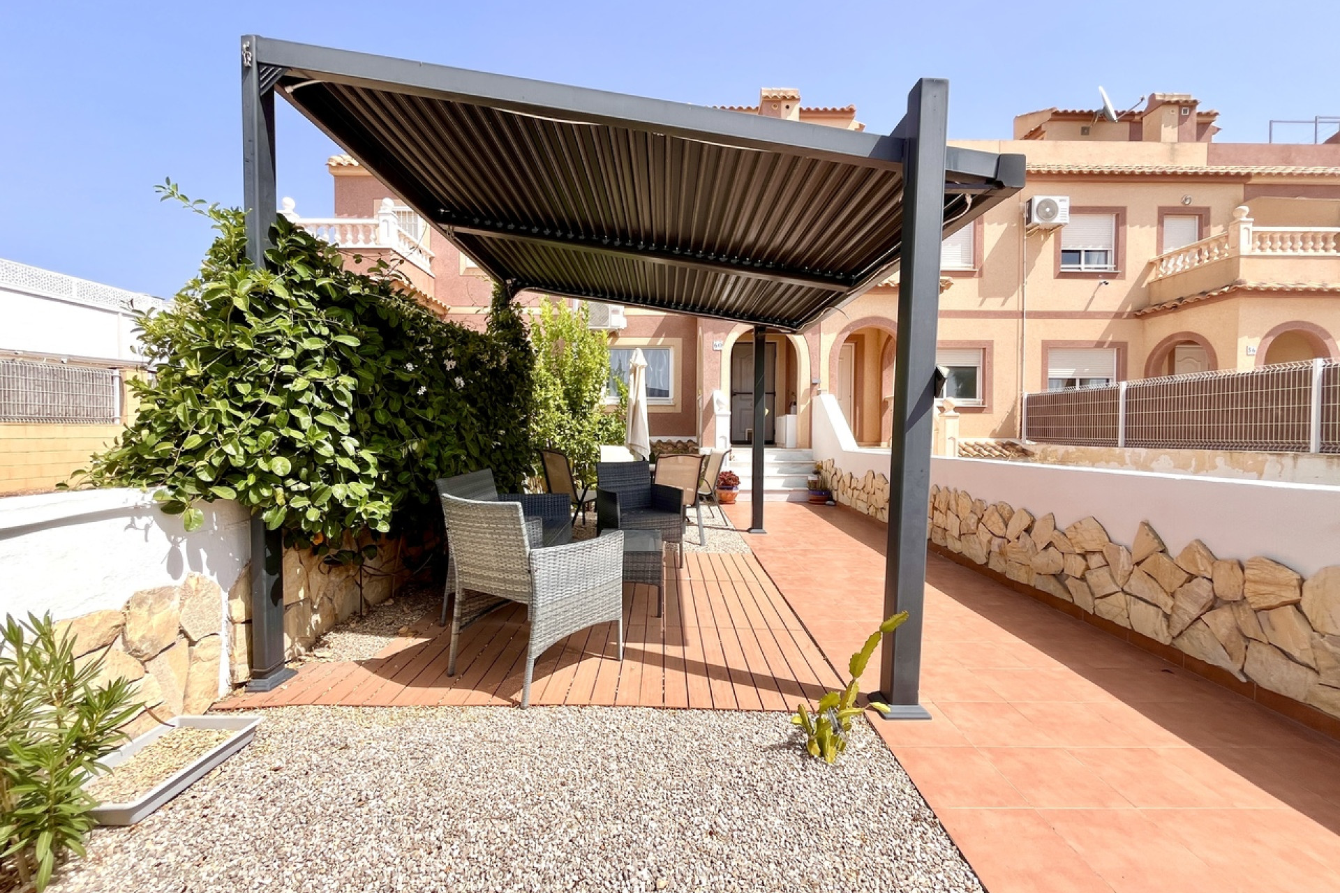 Resale - Townhouse -
Avileses