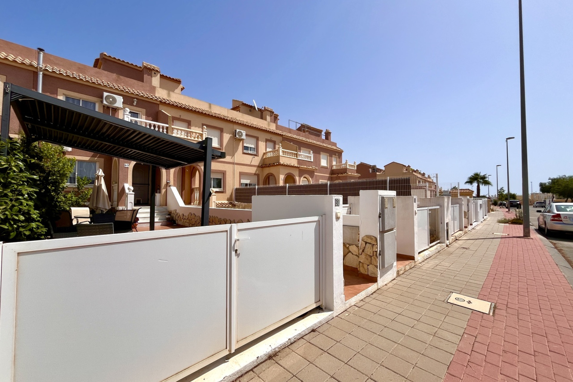 Resale - Townhouse -
Avileses