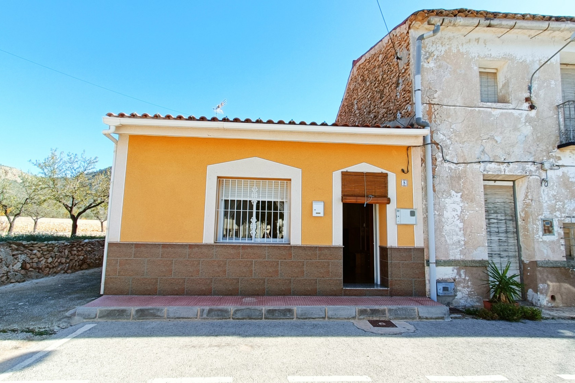 Resale - Townhouse -
BARBARROJA - Barbarroja