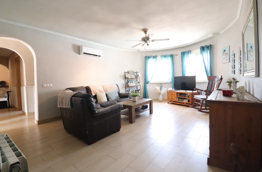 Resale - Townhouse -
Benijofar