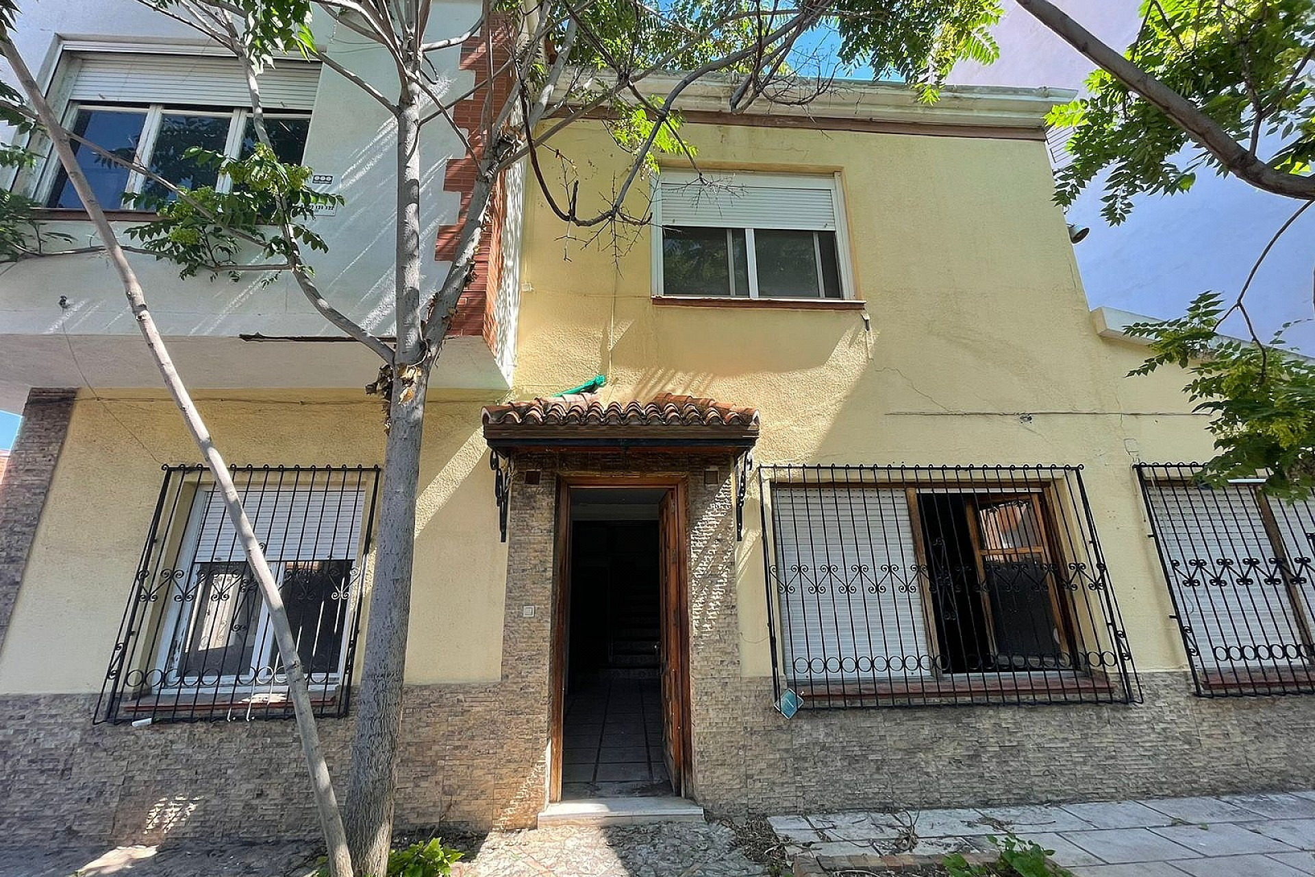 Resale - Townhouse -
Biar