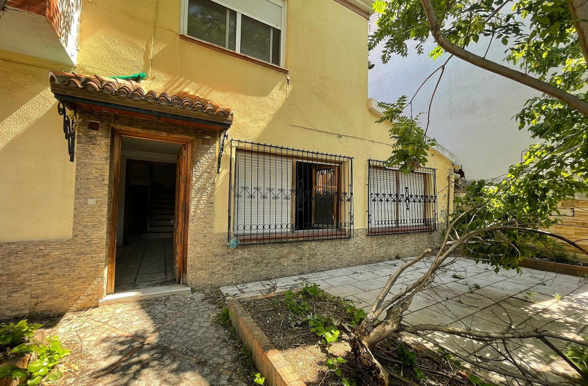 Resale - Townhouse -
Biar