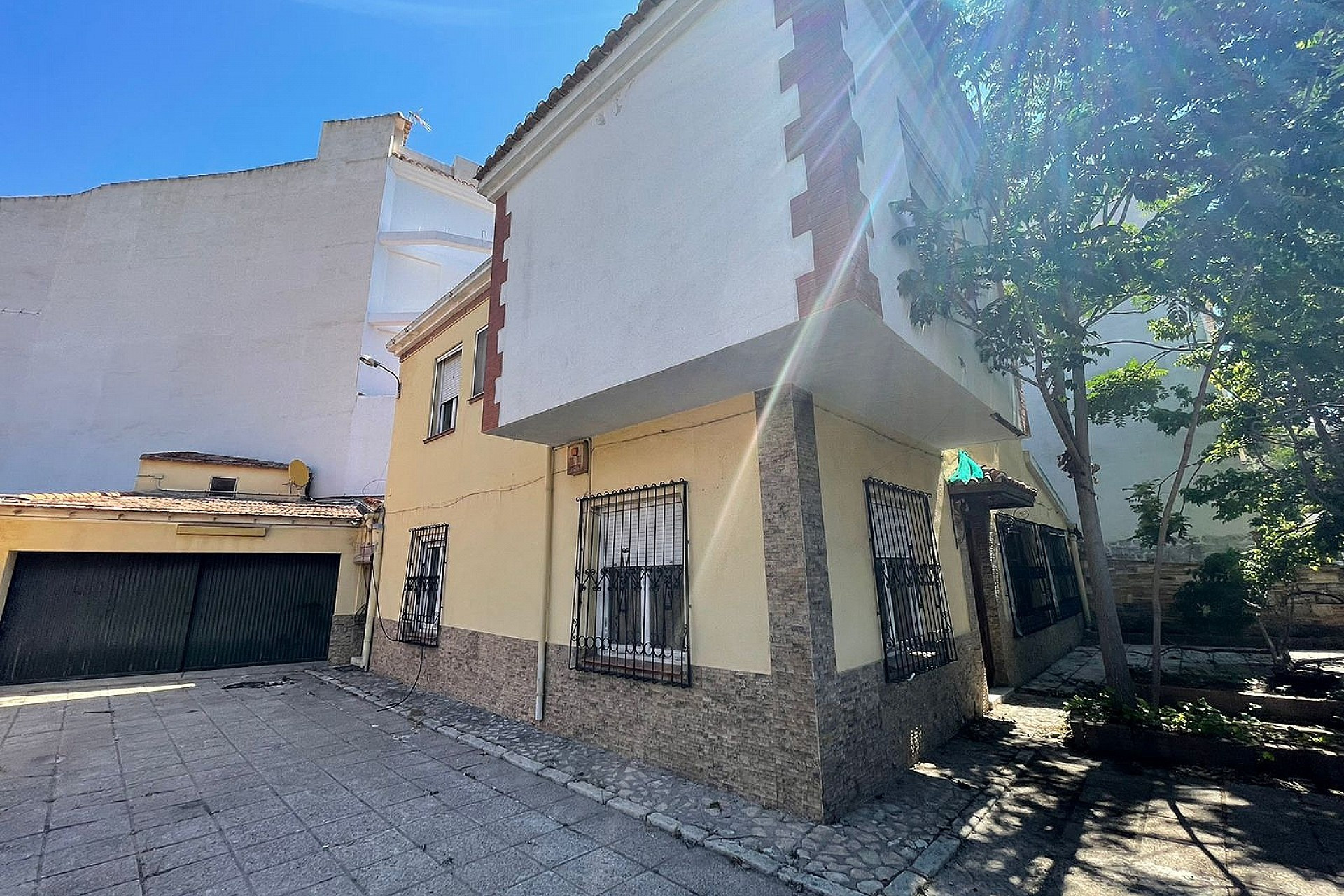 Resale - Townhouse -
Biar