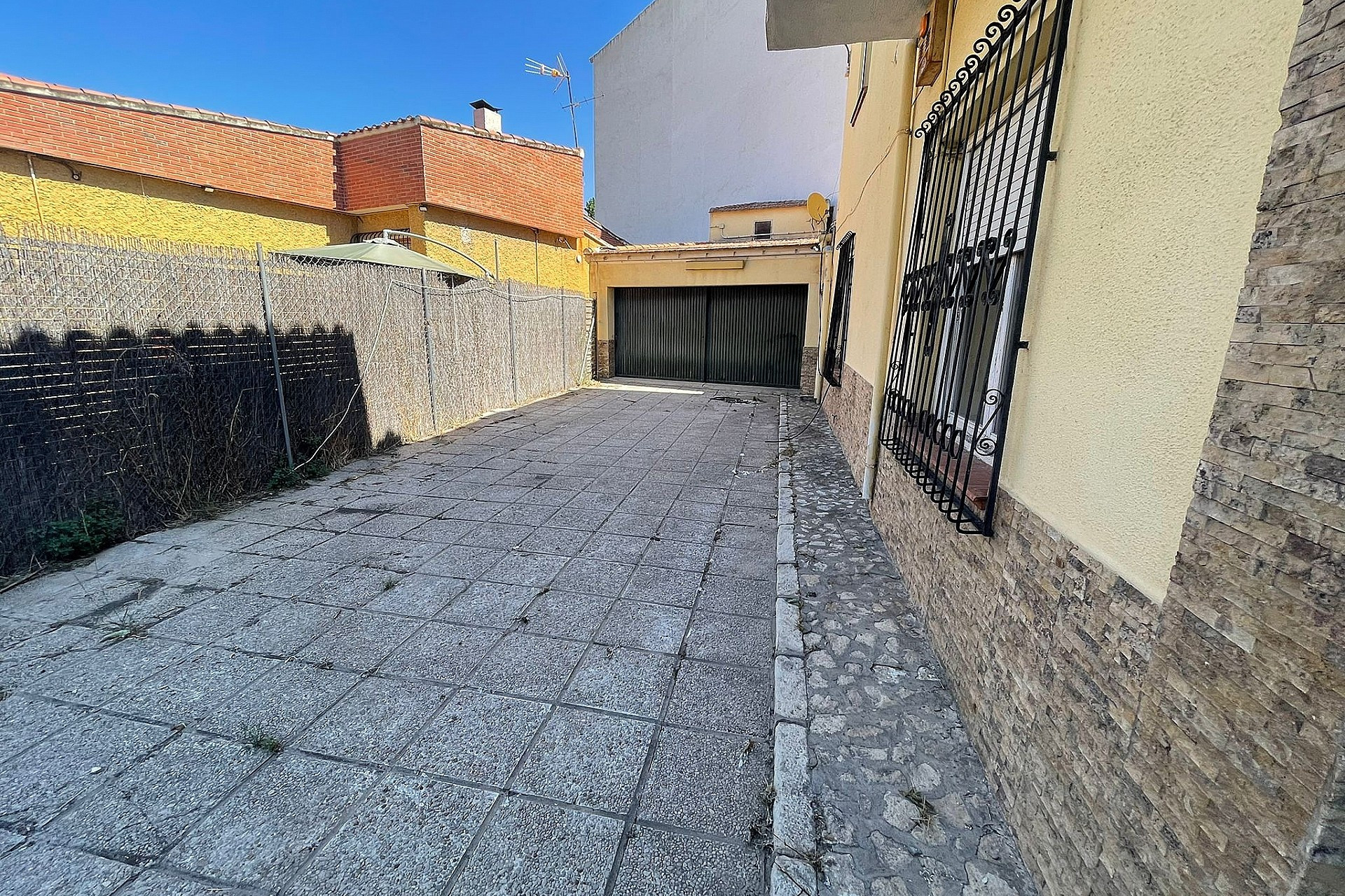 Resale - Townhouse -
Biar