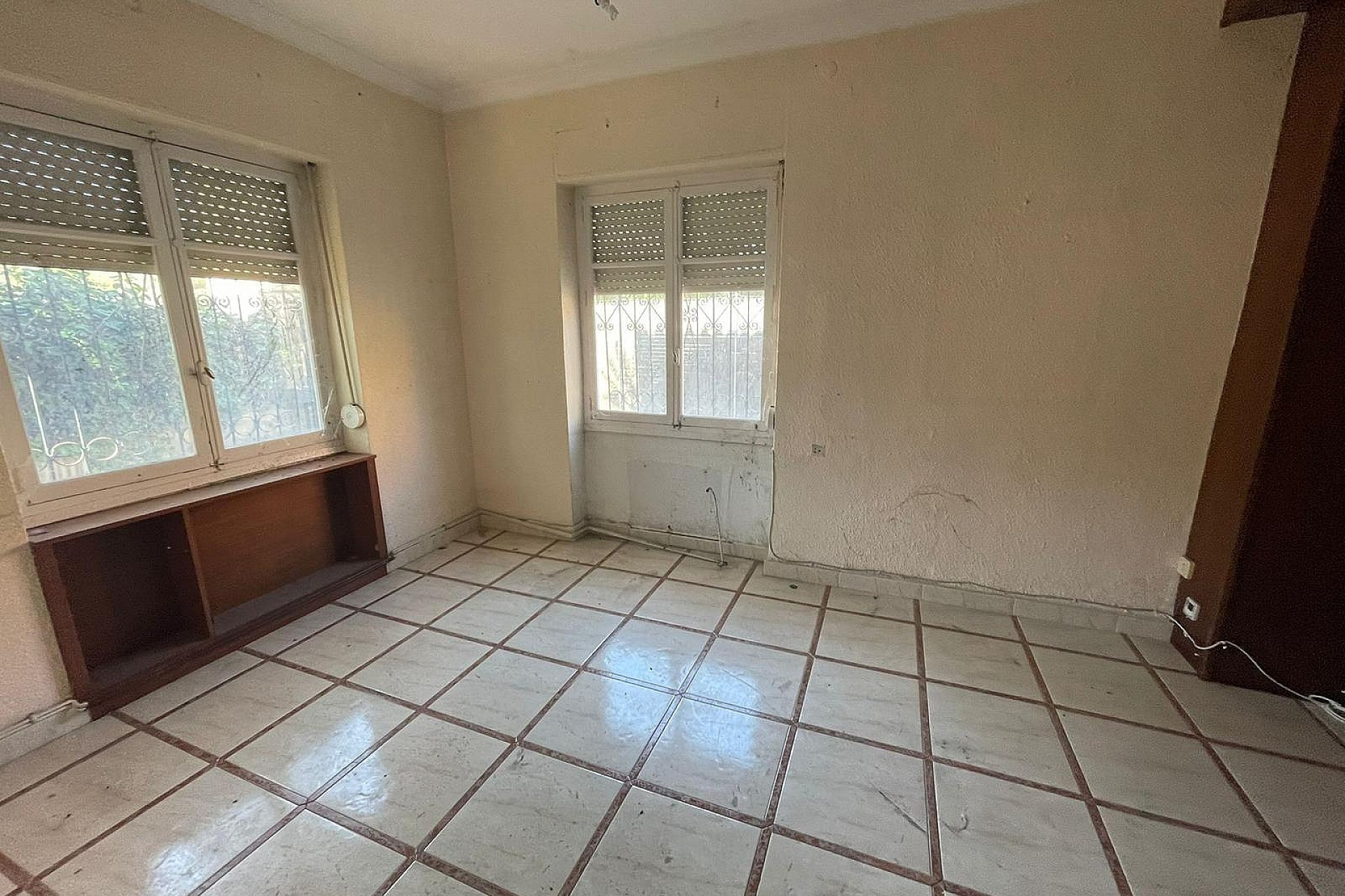 Resale - Townhouse -
Biar