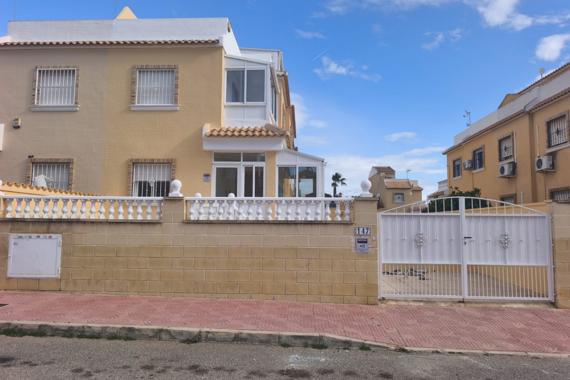 Resale - Townhouse -
Ciudad Quesada - Lo Marabu