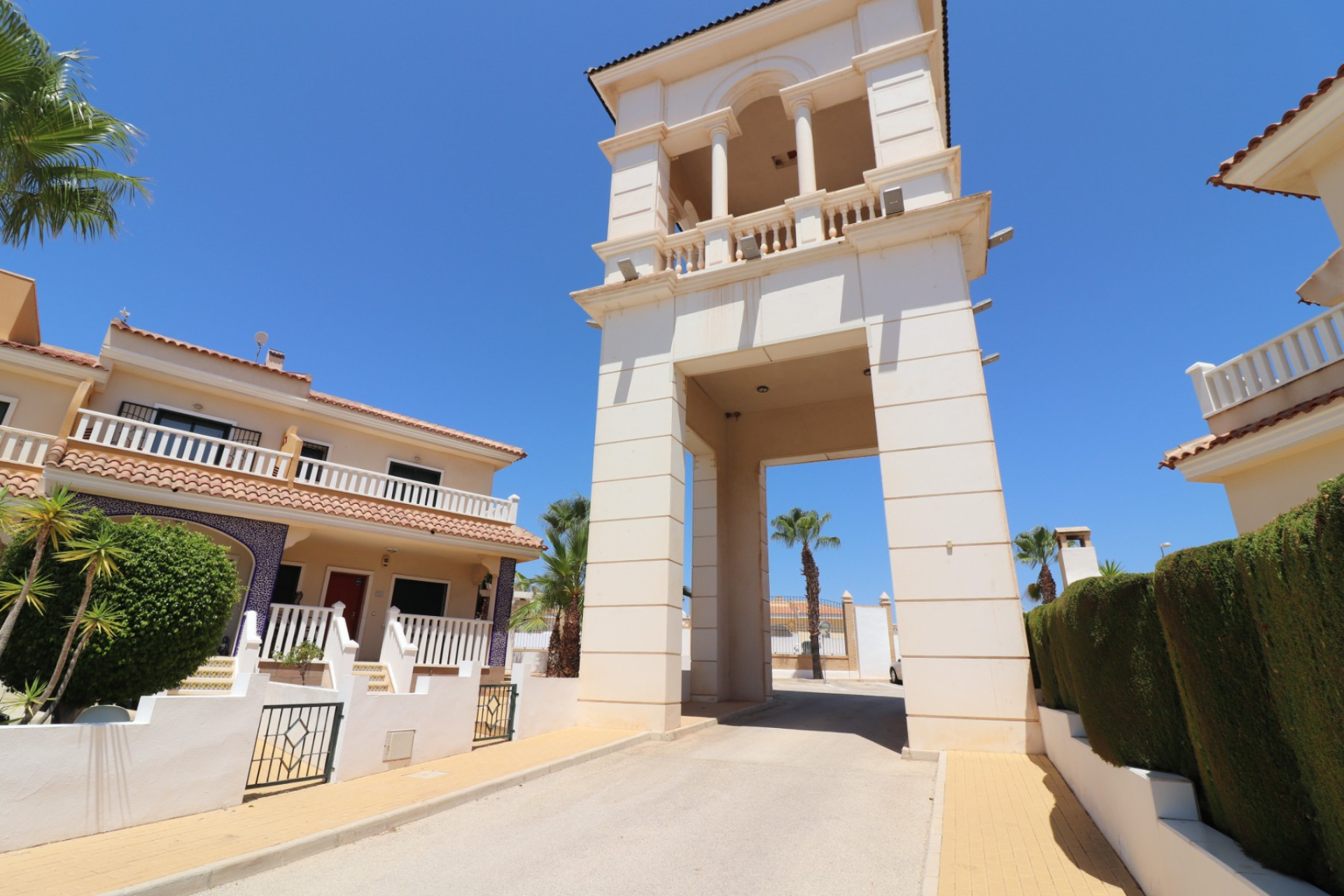 Resale - Townhouse -
Ciudad Quesada