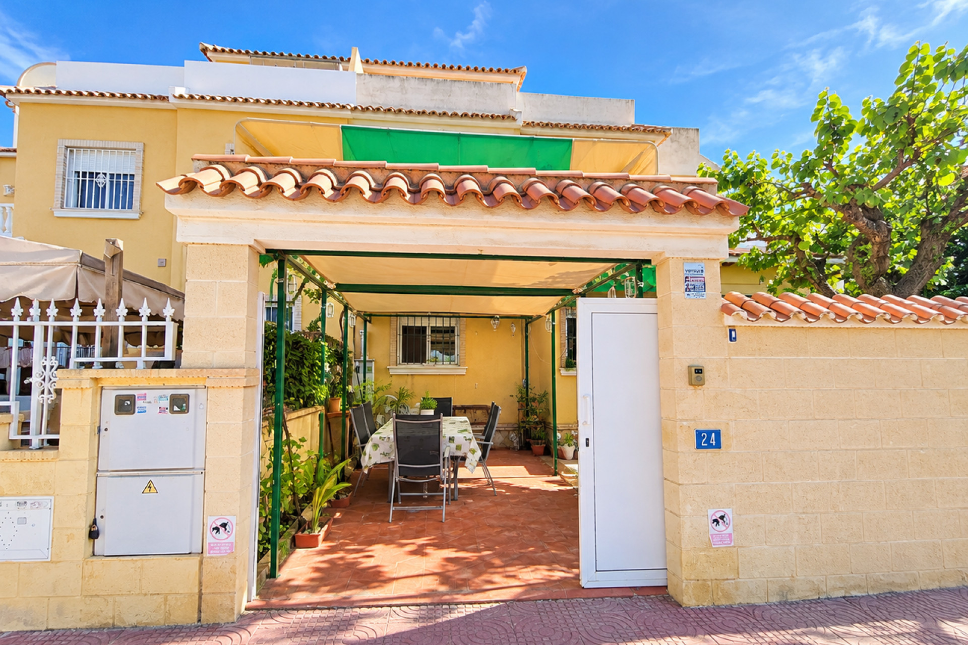 Resale - Townhouse -
Ciudad Quesada