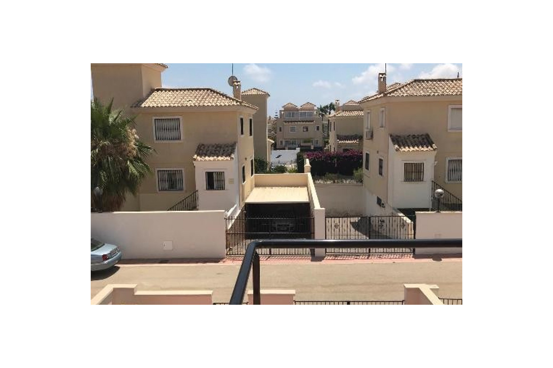 Resale - Townhouse -
El Raso