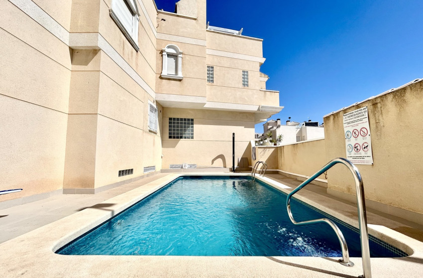 Resale - Townhouse -
Formentera del Segura