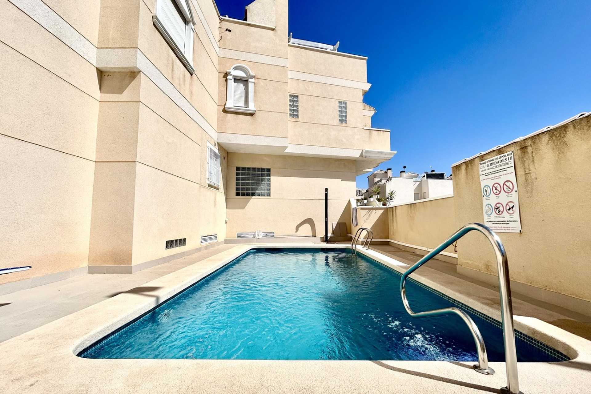 Resale - Townhouse -
Formentera del Segura