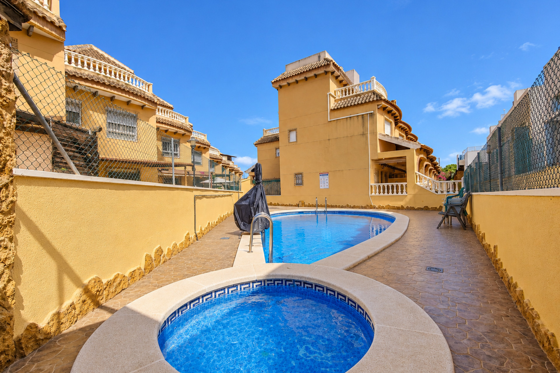 Resale - Townhouse -
Guardamar del Segura - Center - El Raso