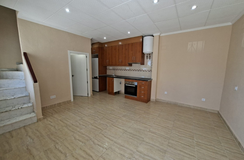 Resale - Townhouse -
La Marina - La Marina - Urbanization