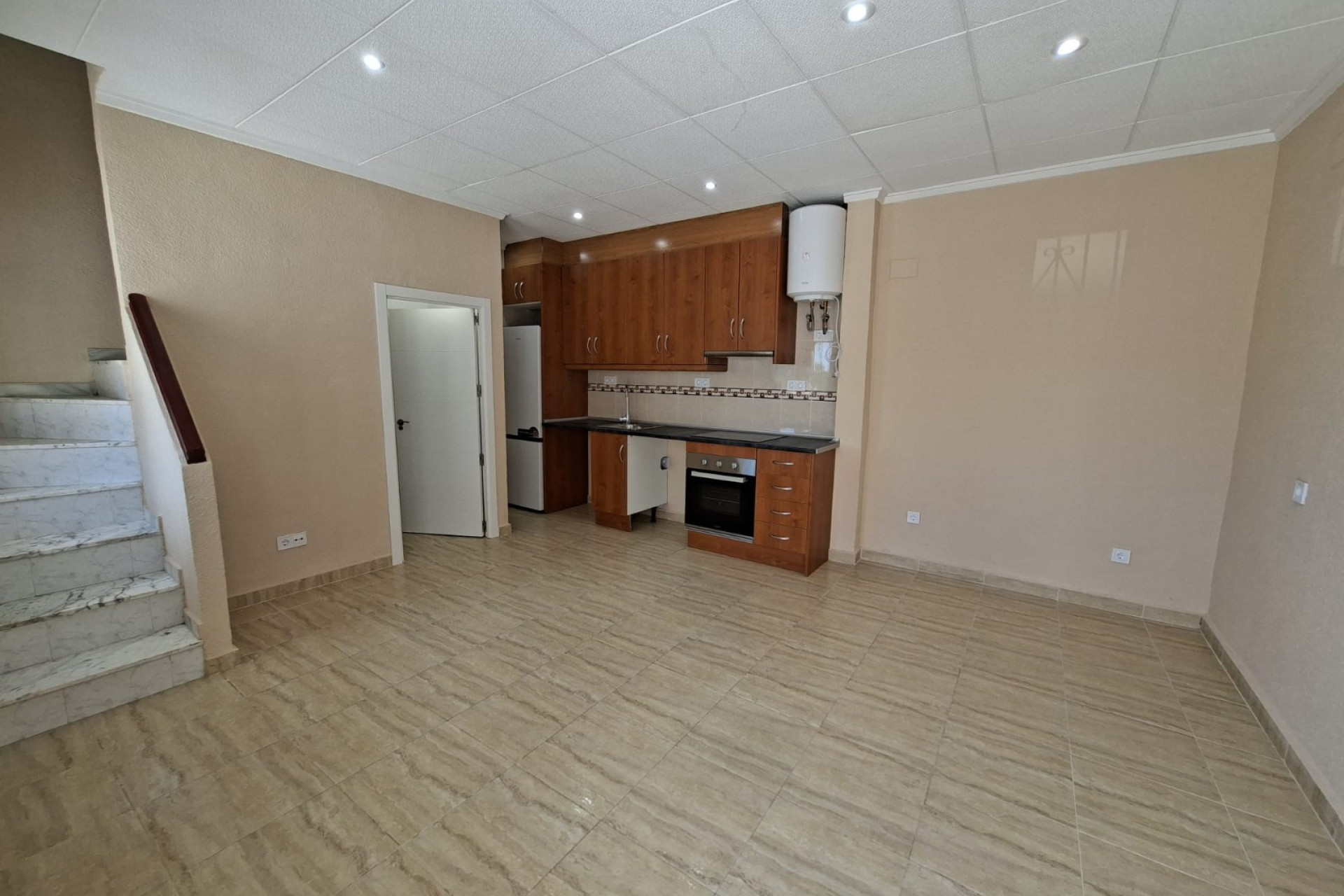 Resale - Townhouse -
La Marina - La Marina - Urbanization