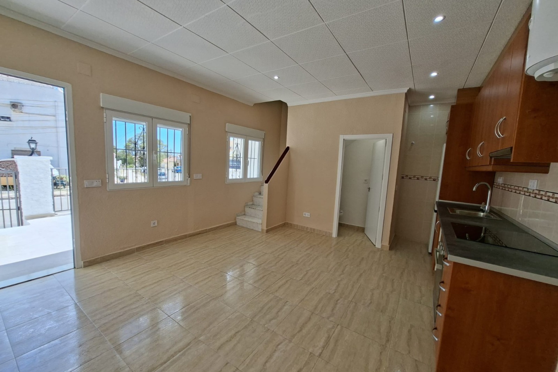 Resale - Townhouse -
La Marina - La Marina - Urbanization
