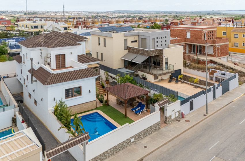 Resale - Townhouse -
Los Montesinos - La Herrada