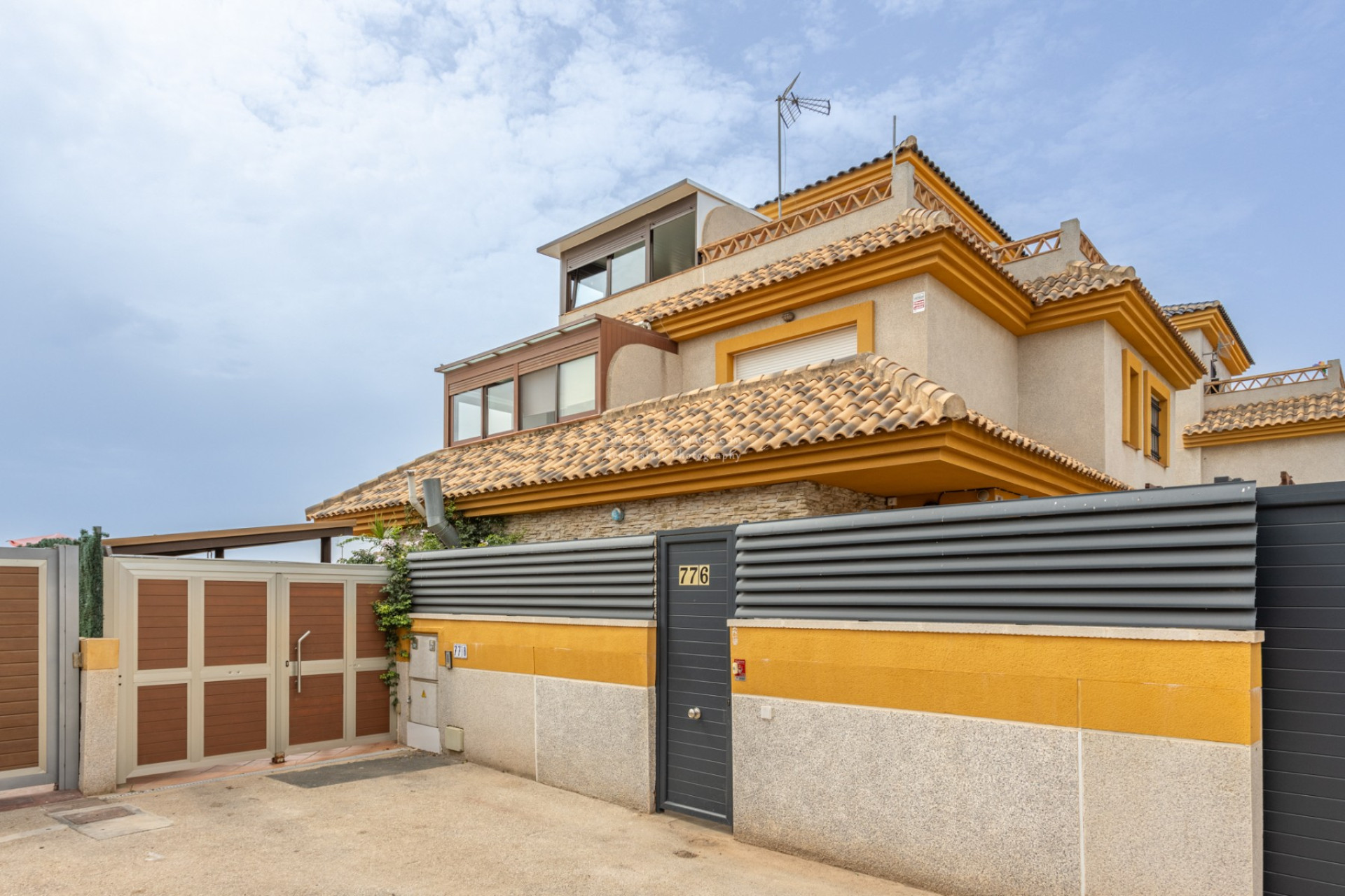 Resale - Townhouse -
Los Montesinos - La Herrada