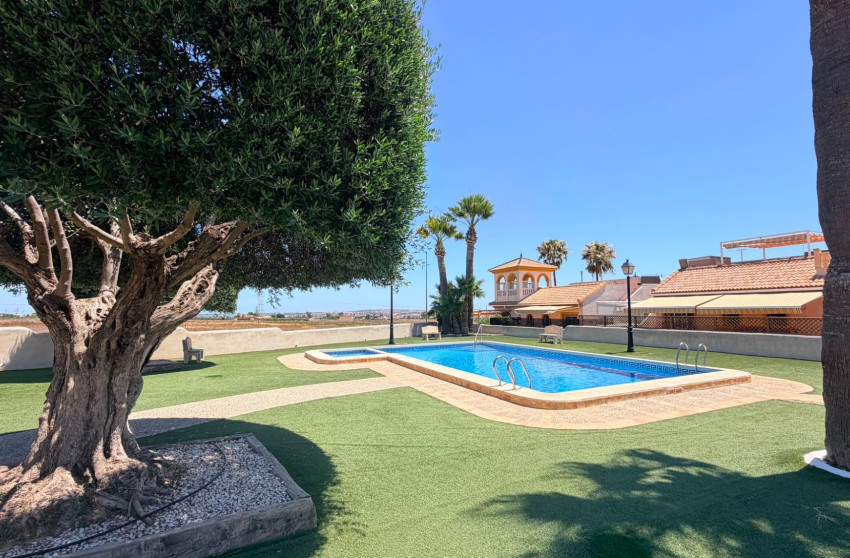 Resale - Townhouse -
Los Montesinos - Urbanizacion montesol
