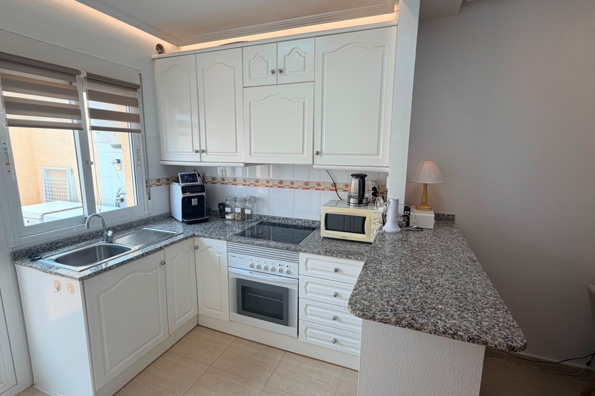 Resale - Townhouse -
Los Montesinos - Urbanizacion montesol