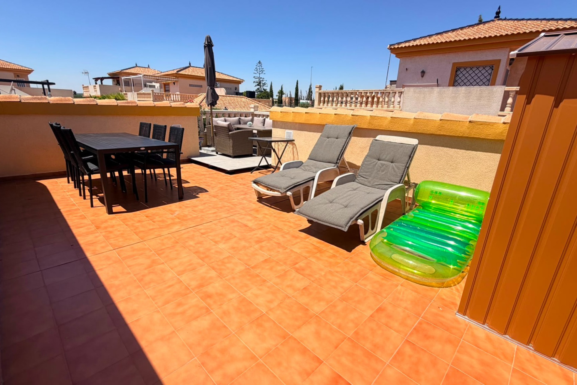 Resale - Townhouse -
Los Montesinos - Urbanizacion montesol