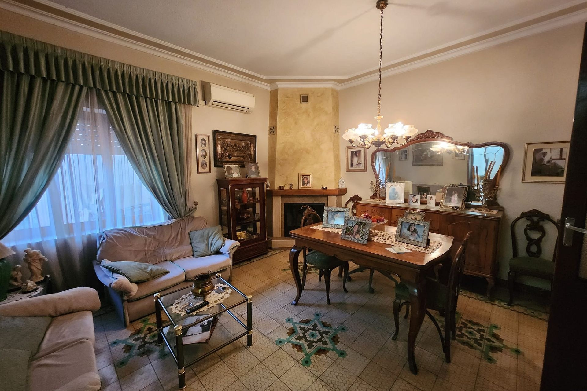 Resale - Townhouse -
Mon&oacute;var - Monovar