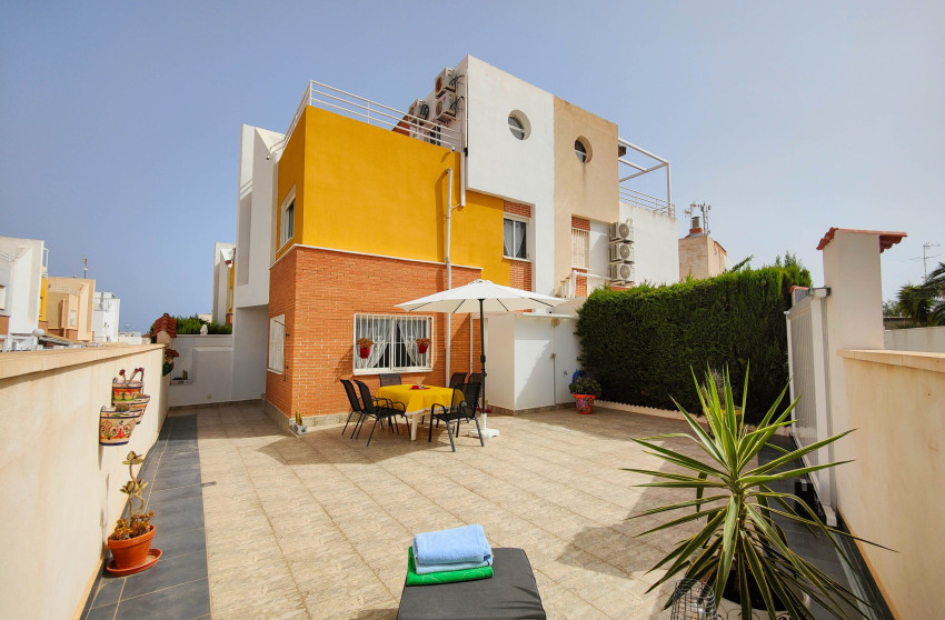 Resale - Townhouse -
Orihuela Costa - Los Altos